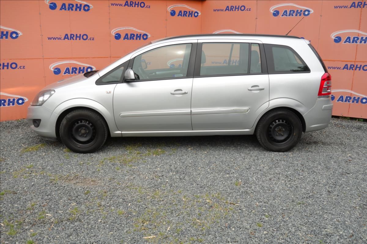 Opel Zafira, 1,8 i 103KW,ČR,1 MAJ.,7 MÍST. - fotka 4