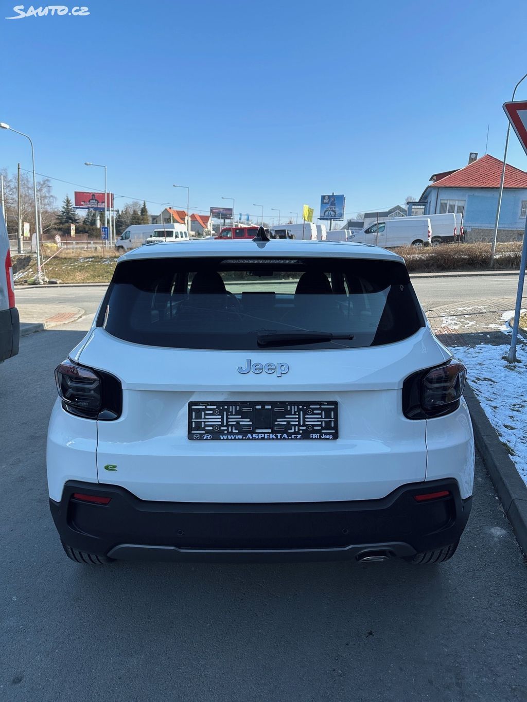 Jeep Avenger, Longitude 1.2 Turbo E-hybrid - fotka 4