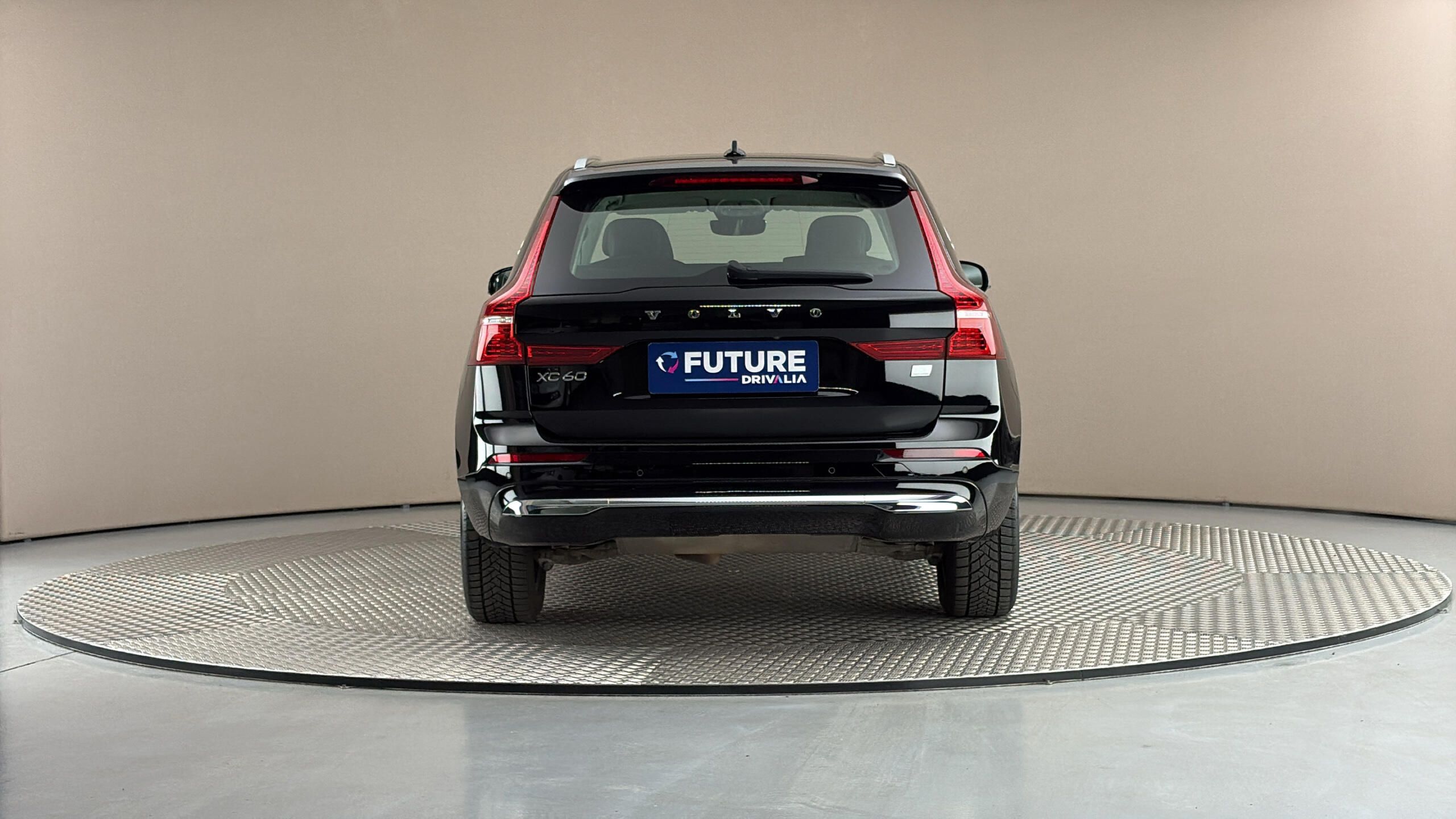 Volvo XC60, 2.0 T6 AUT AWD Recharge Core - fotka 5