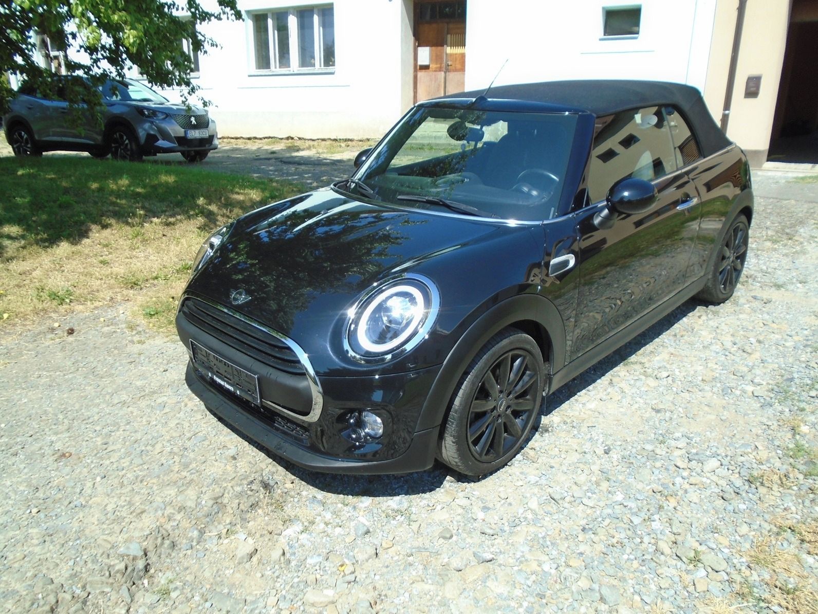 Mini Cooper, 1.5i,cabrio,100kw,48900km,navi - fotka 2