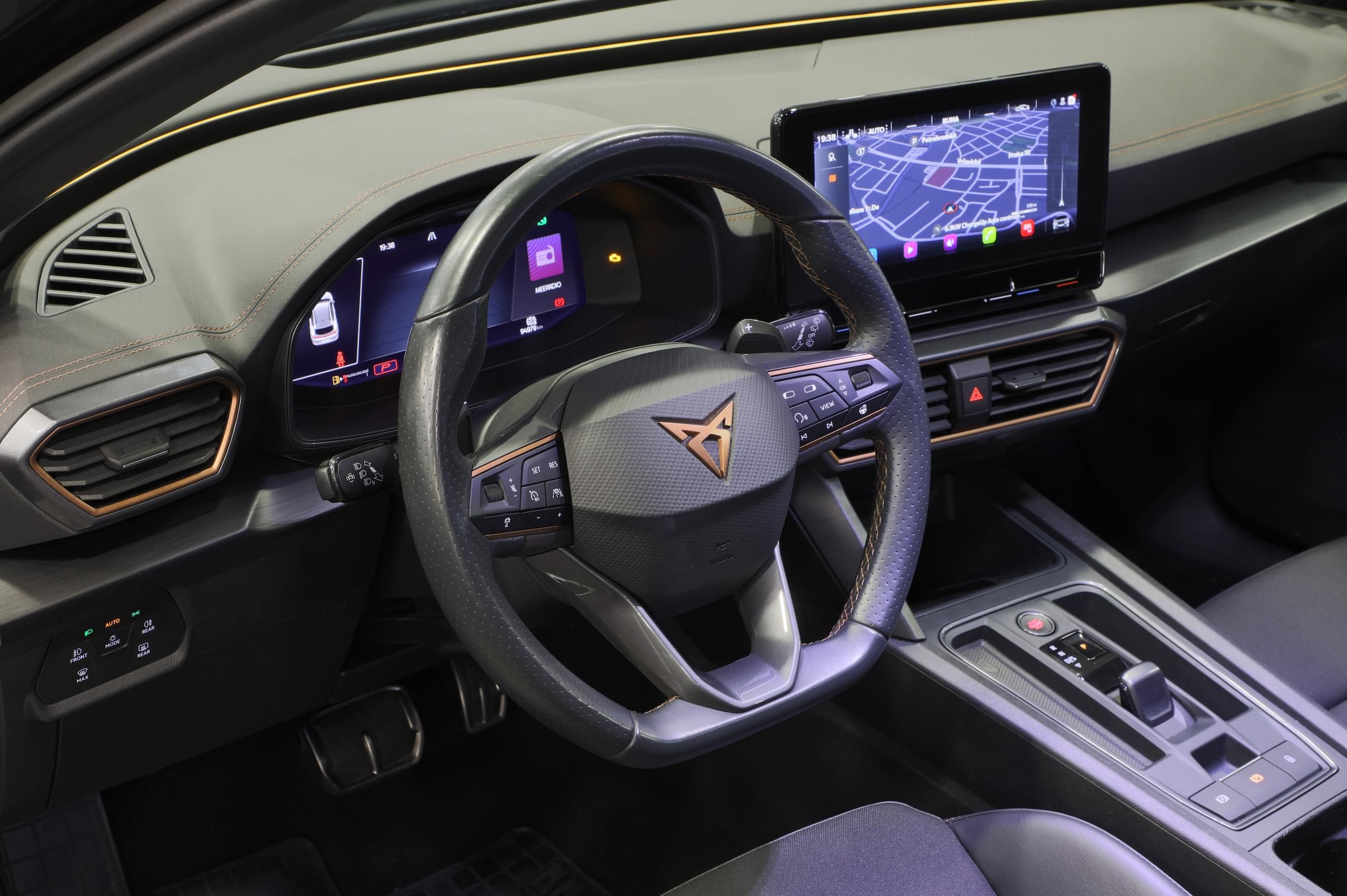 Cupra Formentor, 2.0TDI 110kW 4x4 DSG / ALU 18" - fotka 6