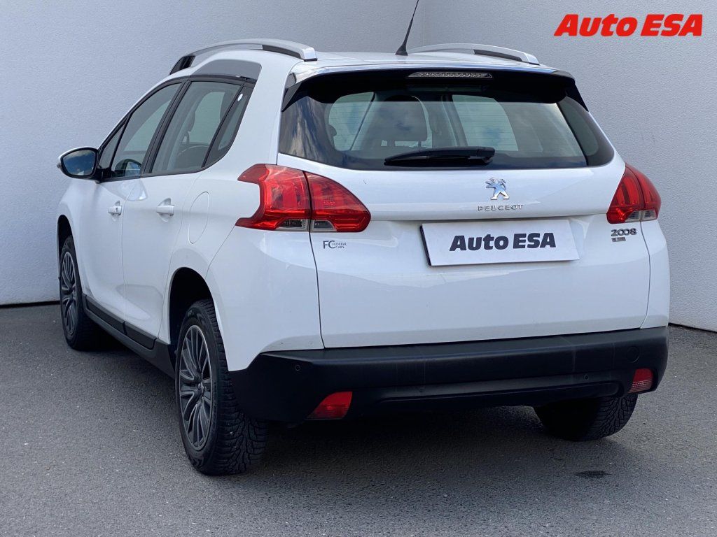 Peugeot 2008, 1.2i,1.maj,ČR,autoAC - fotka 6