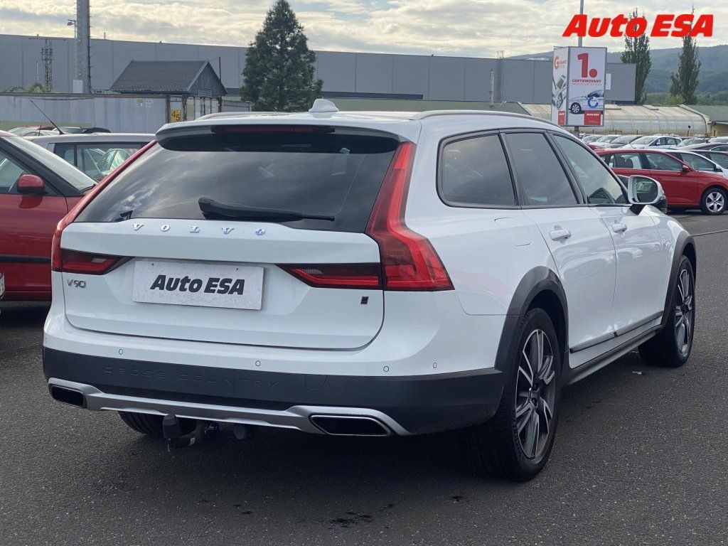 Volvo V90, 2.0 D4 - fotka 4