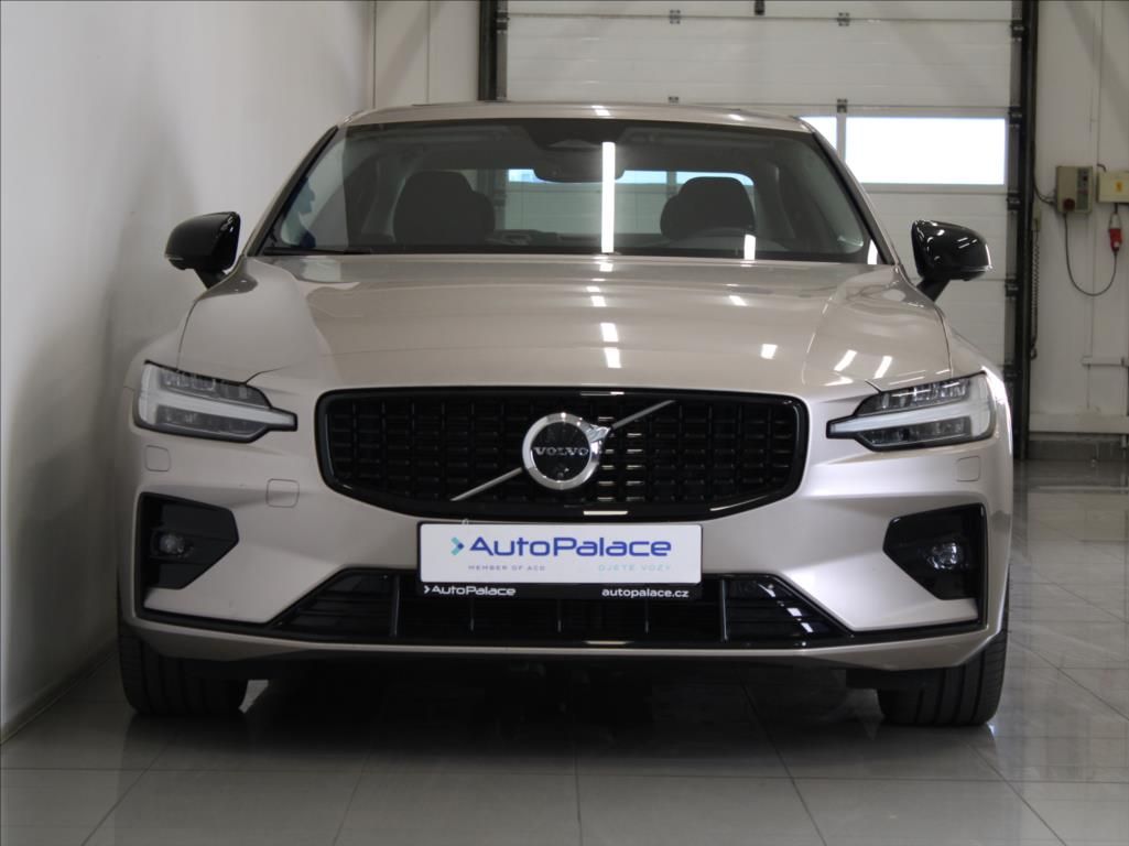 Volvo S60, 2,0 B5 AWD Ultimate Dark ČR - fotka 2