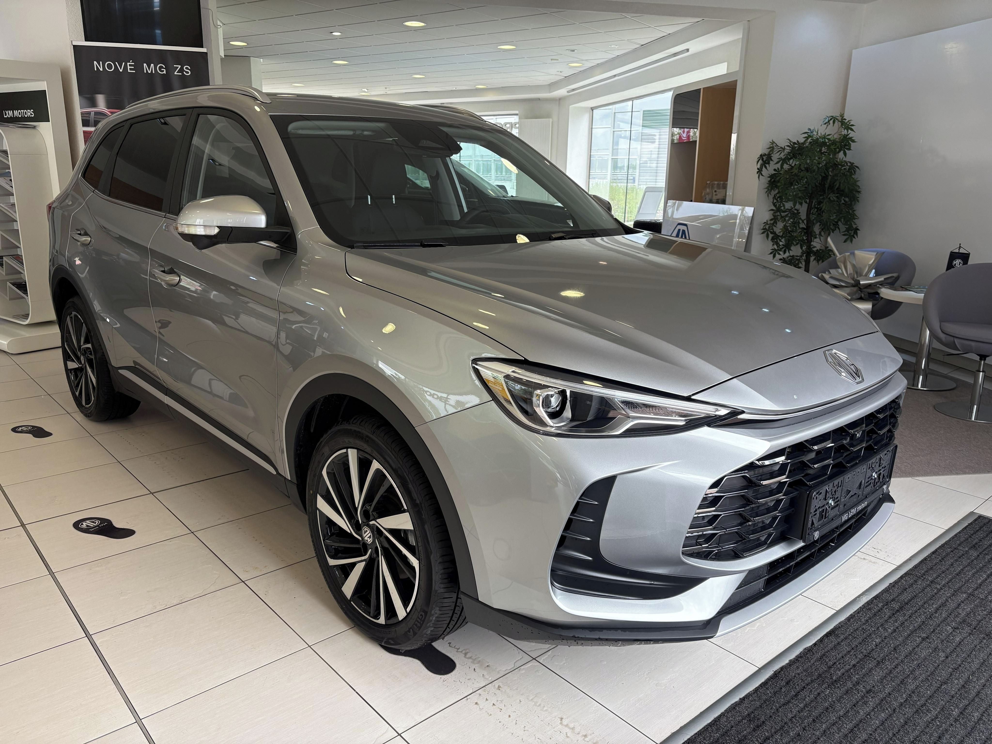 MG ZS, HEV exclusive
