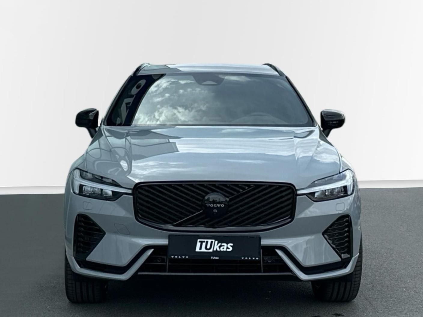 Volvo XC60, 2.0 293kW 4x4  T6 PLUS Black E - fotka 3