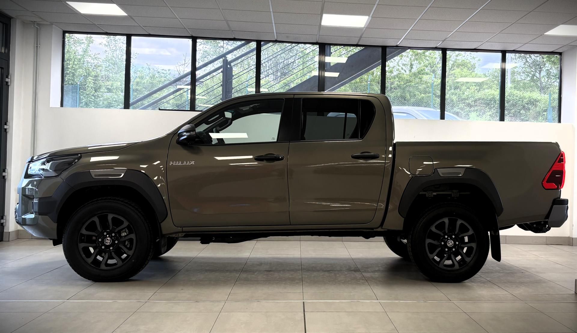 Toyota Hilux, Double Cab 2,8 D-4D (204 k) - fotka 5