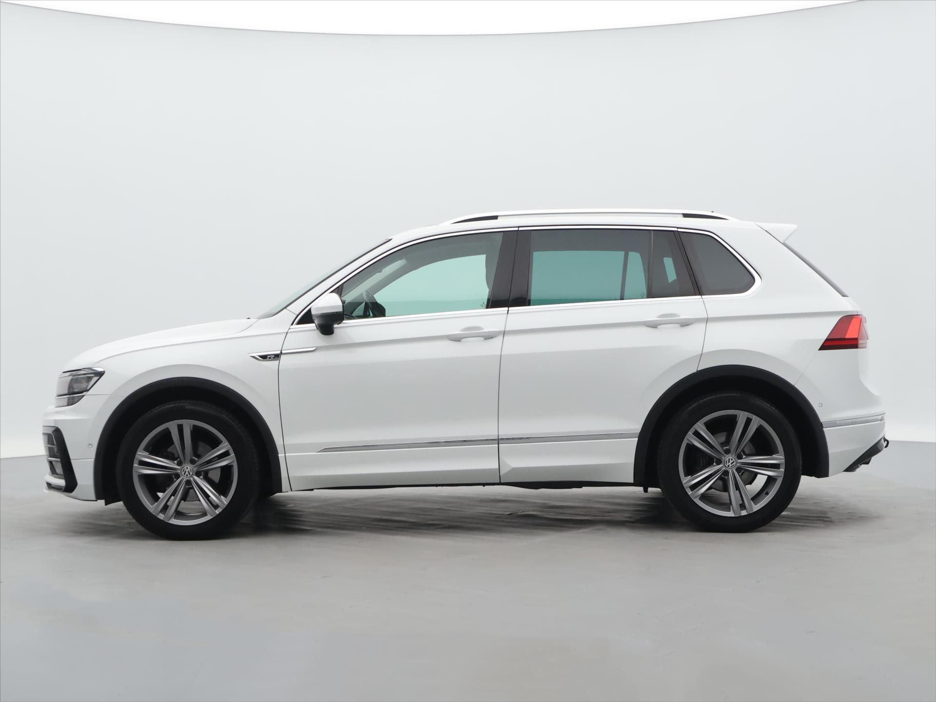 Volkswagen Tiguan, 1,4 TSI DSG R-line matrix virt - fotka 4