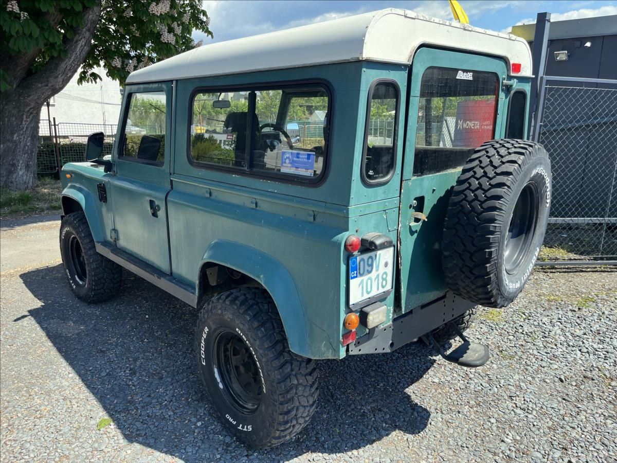Land Rover Defender, 2,5 d 83kW  LR 90 7 míst - fotka 3