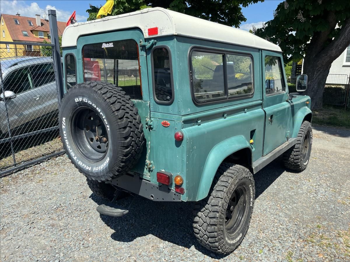 Land Rover Defender, 2,5 d 83kW  LR 90 7 míst - fotka 5