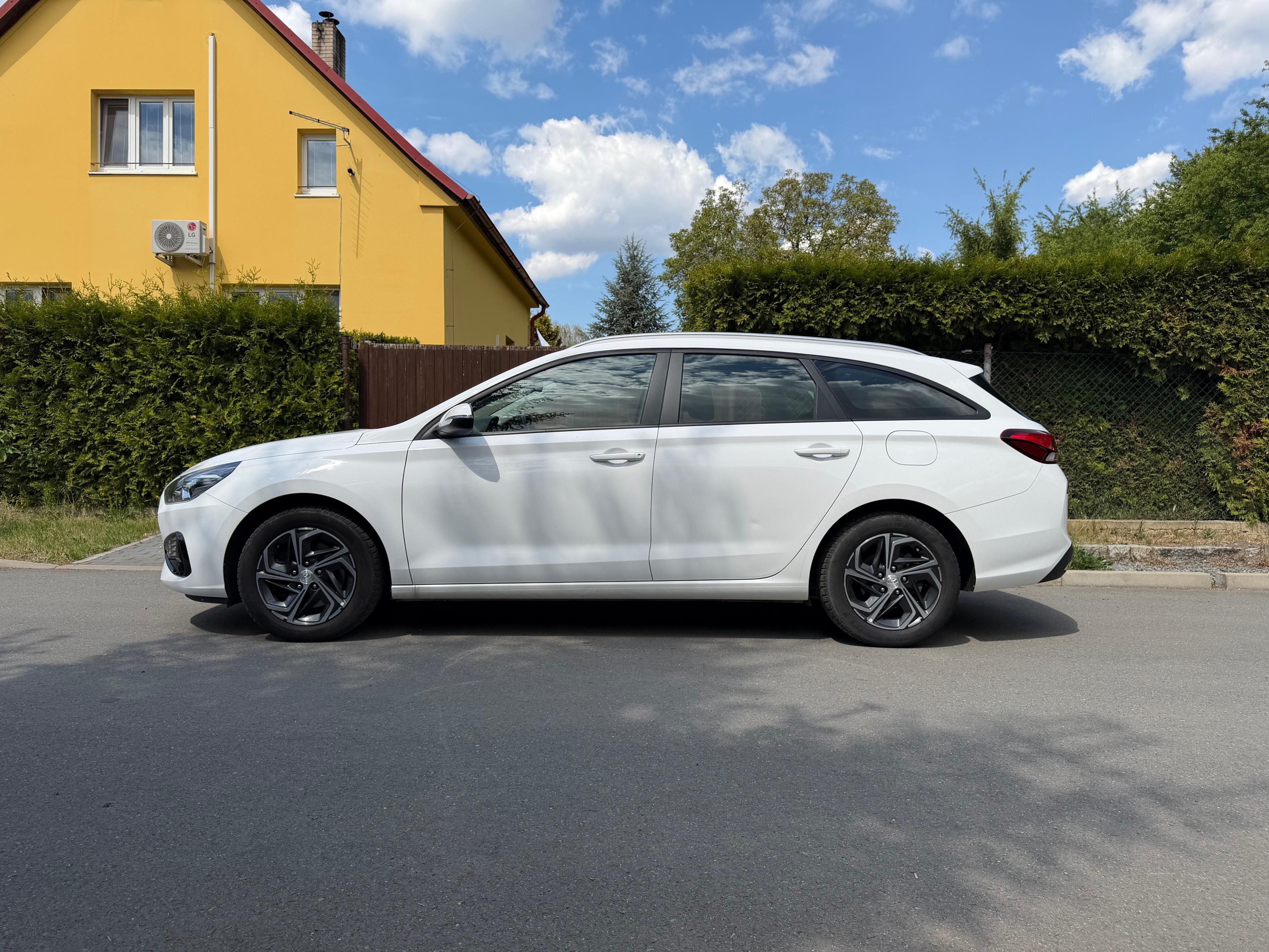 Hyundai i30, 1.5 benzin, původ ČR, serviska - fotka 3