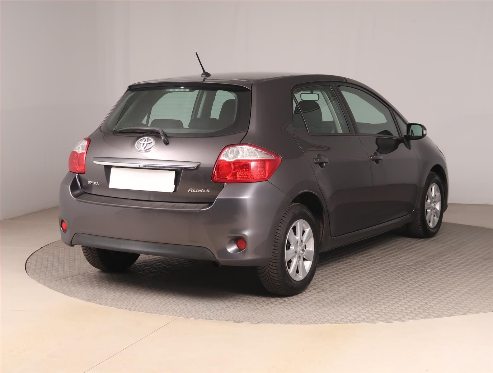 Toyota Auris, 1.3 Dual VVT-i, Serv.kniha - fotka 5