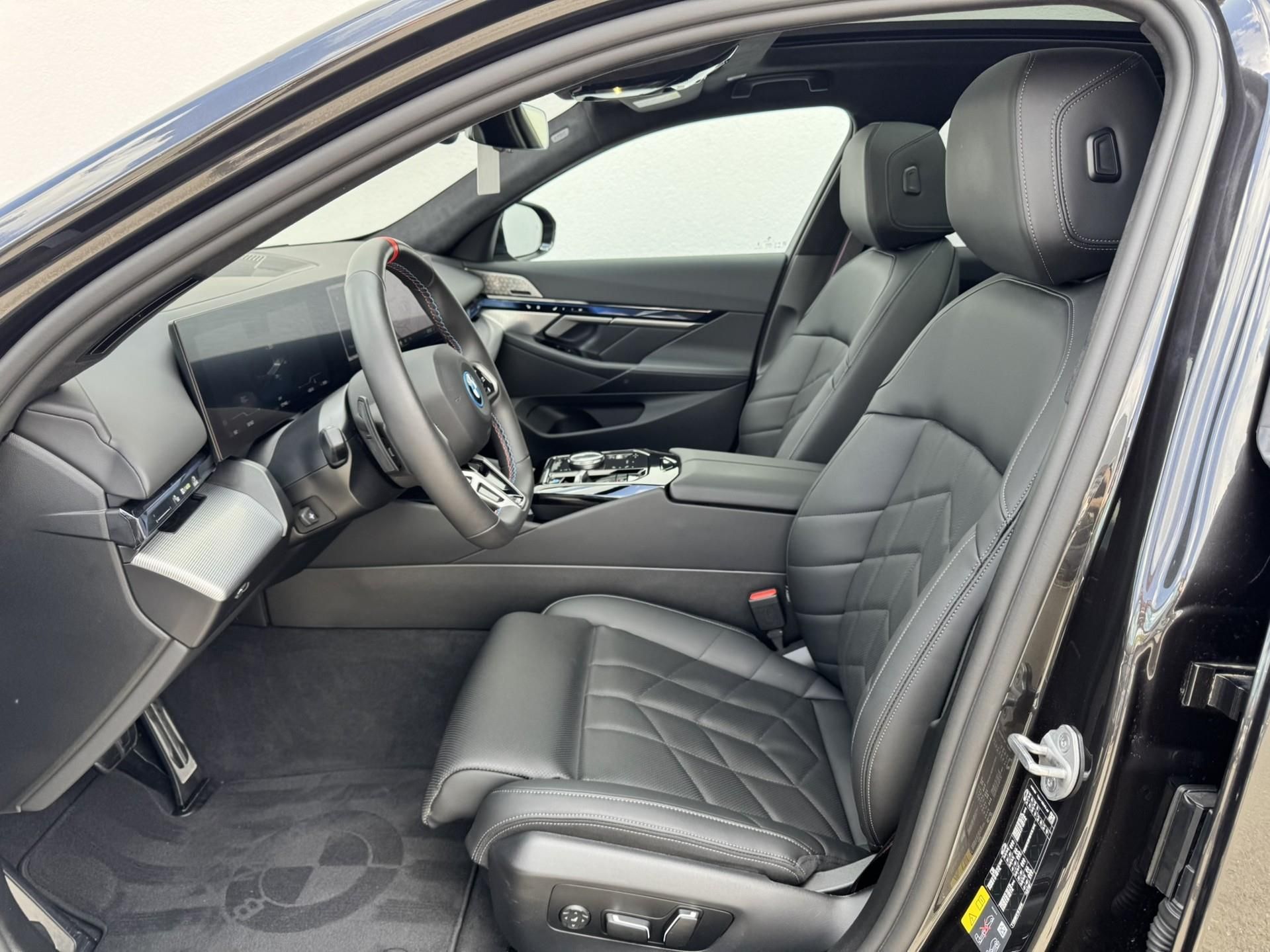 BMW i5, i5 M60 xDrive M PRO - fotka 6
