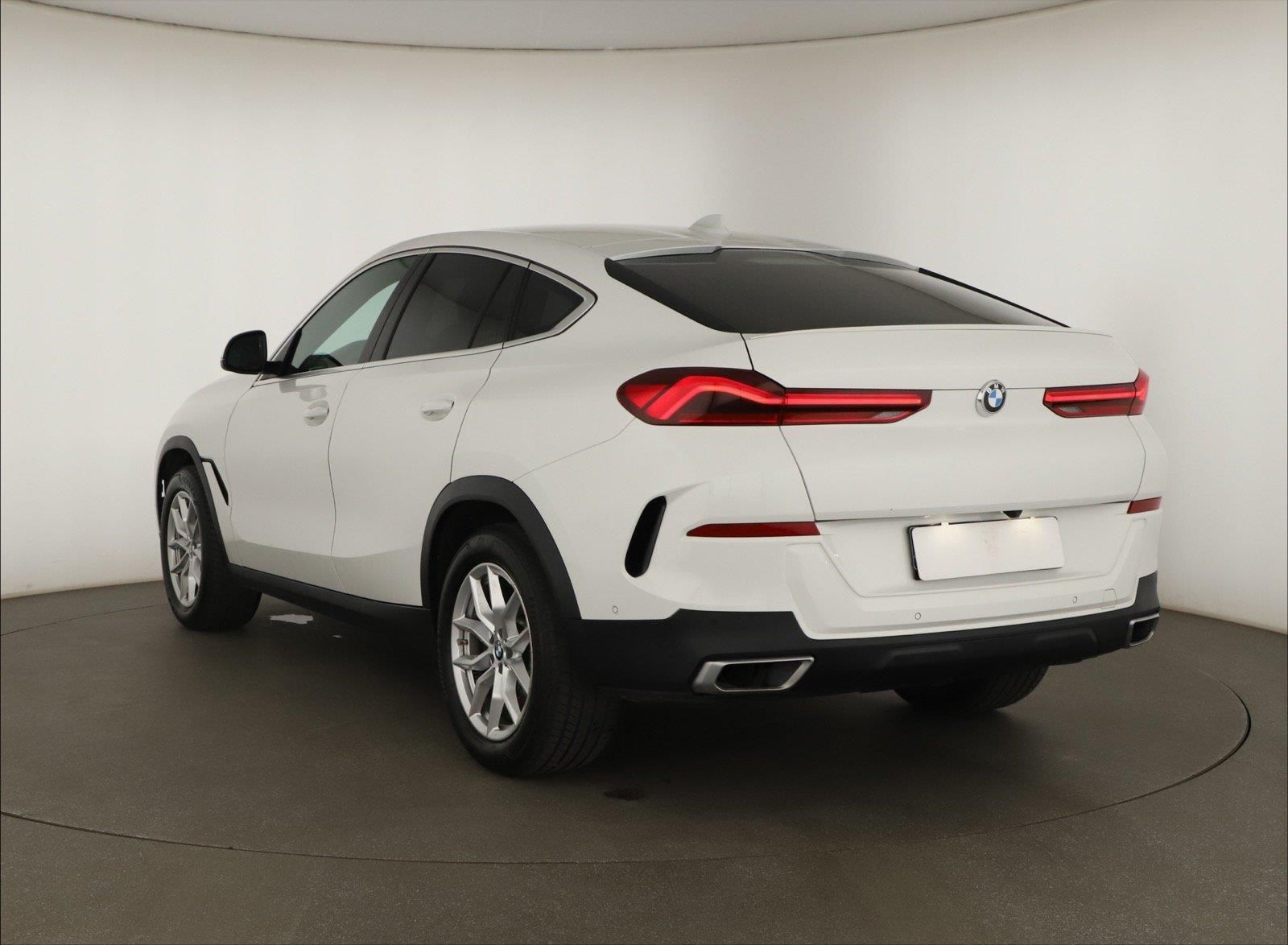 BMW X6, xDrive40i - fotka 3