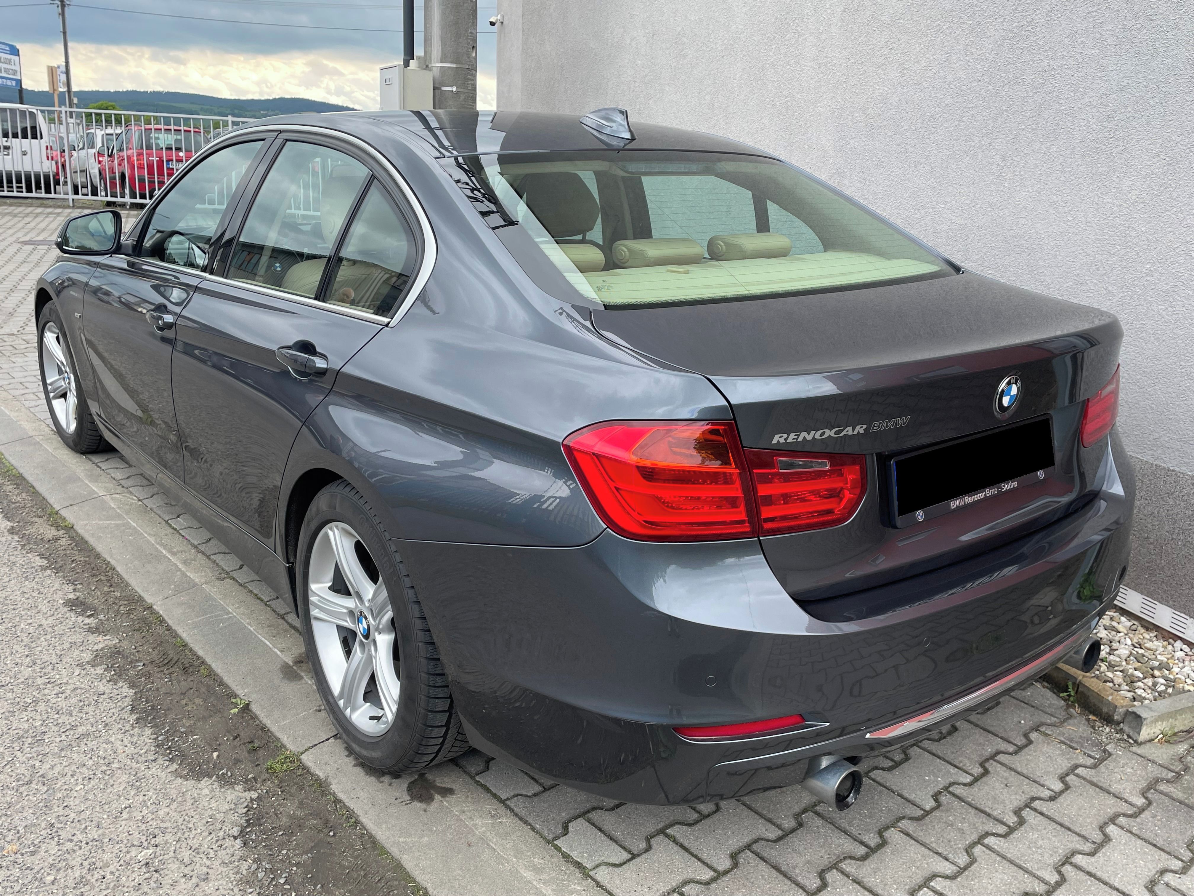 BMW Řada 3, 335i xDrive Luxury Line - fotka 3