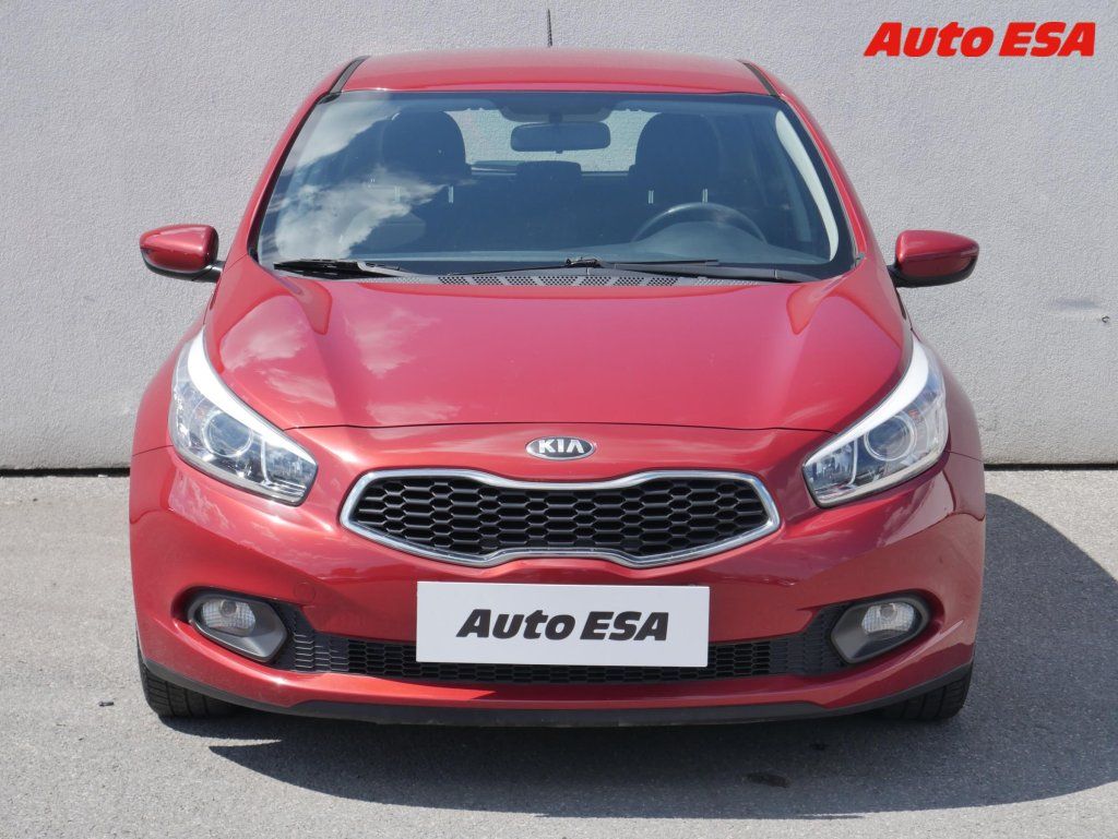 Kia Cee´d, 1.4i,1.maj,ČR,AC - fotka 2
