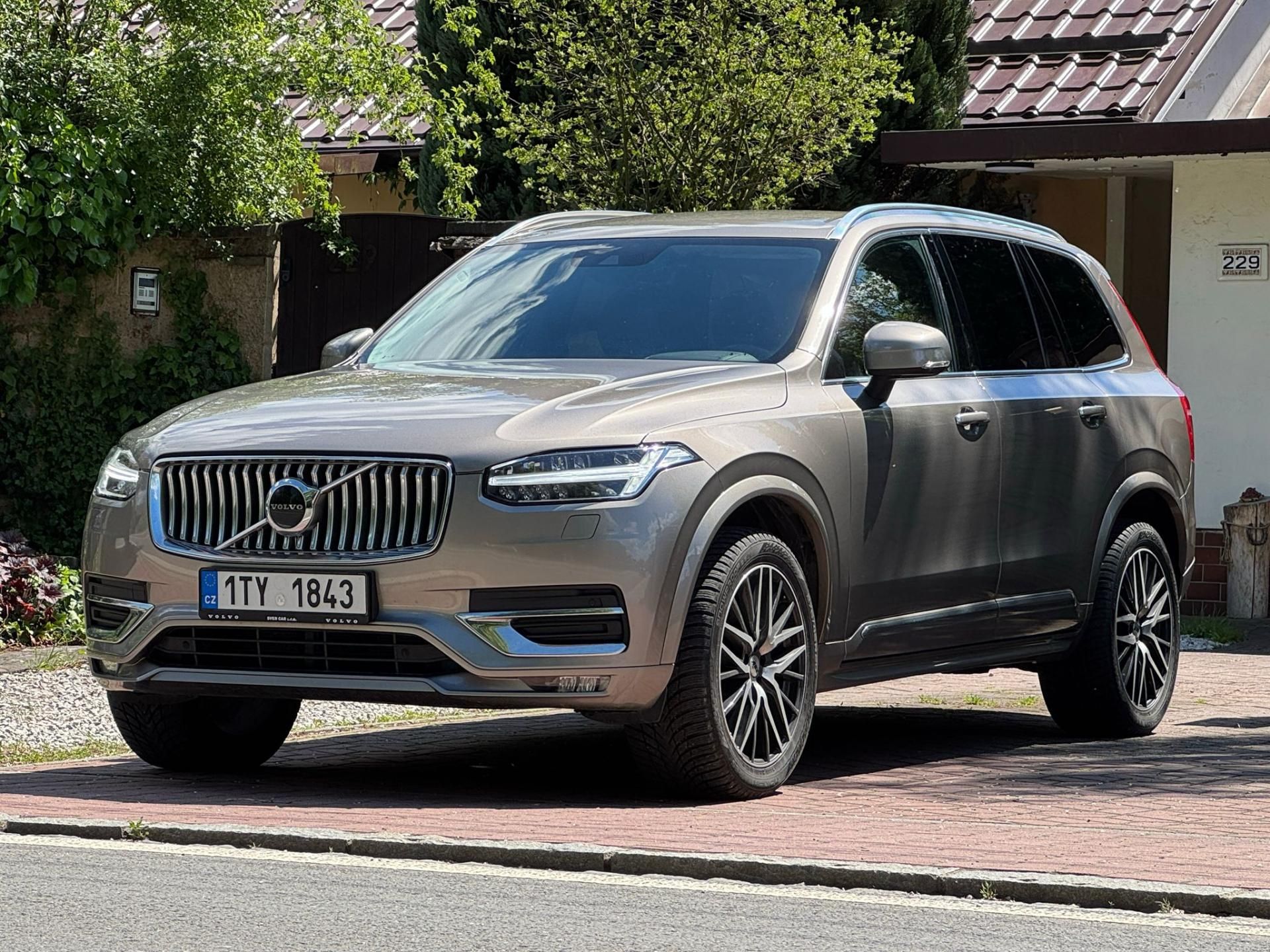 Volvo XC90, 1. MAJITEL ČR DPH TOP  CRYSTAL - fotka 3