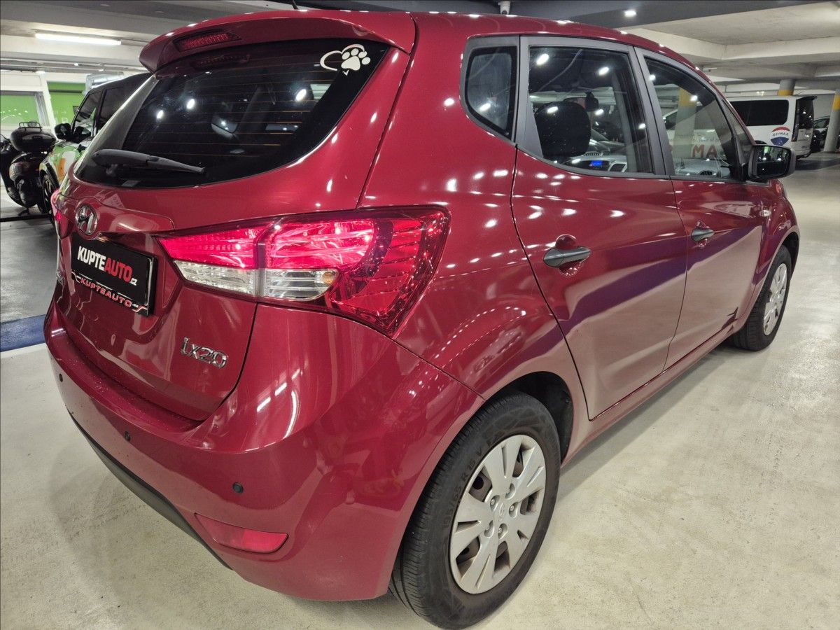 Hyundai ix20, 1,4 i  - Park senzory! - fotka 4