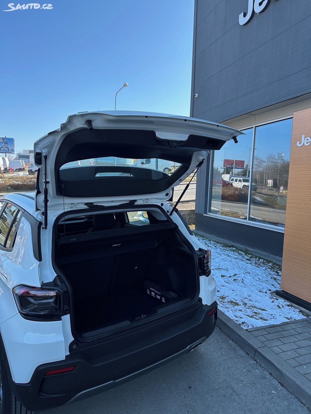 Jeep Avenger, Longitude 1.2 Turbo E-hybrid - fotka 5