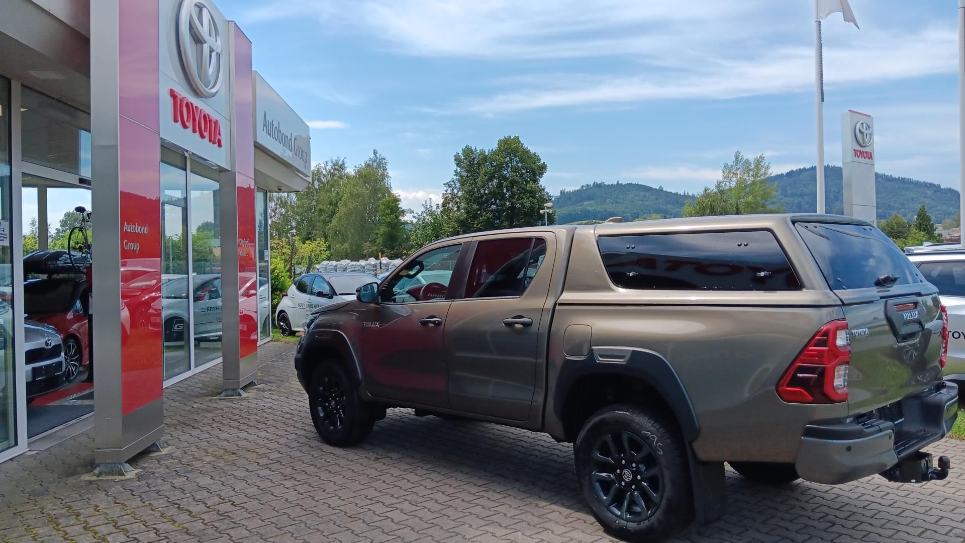 Toyota Hilux, 2.8 MHEV INVINCIBLE - fotka 4