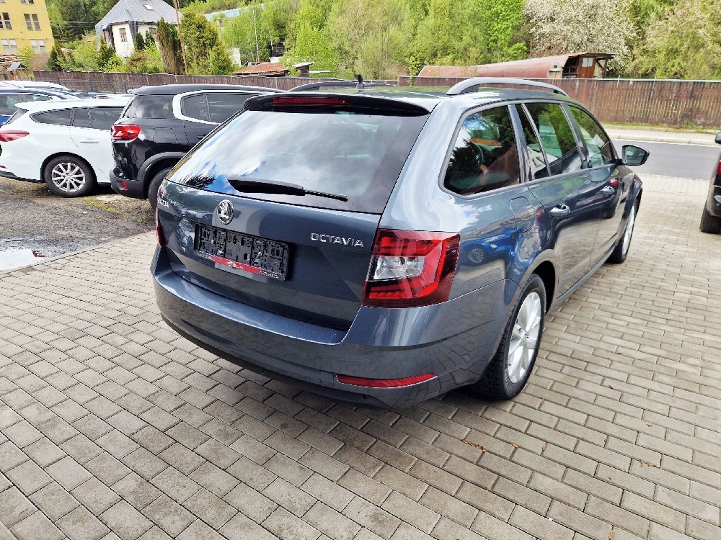 Škoda Octavia, 2.0 TDi (110 kW), plný servis - fotka 4