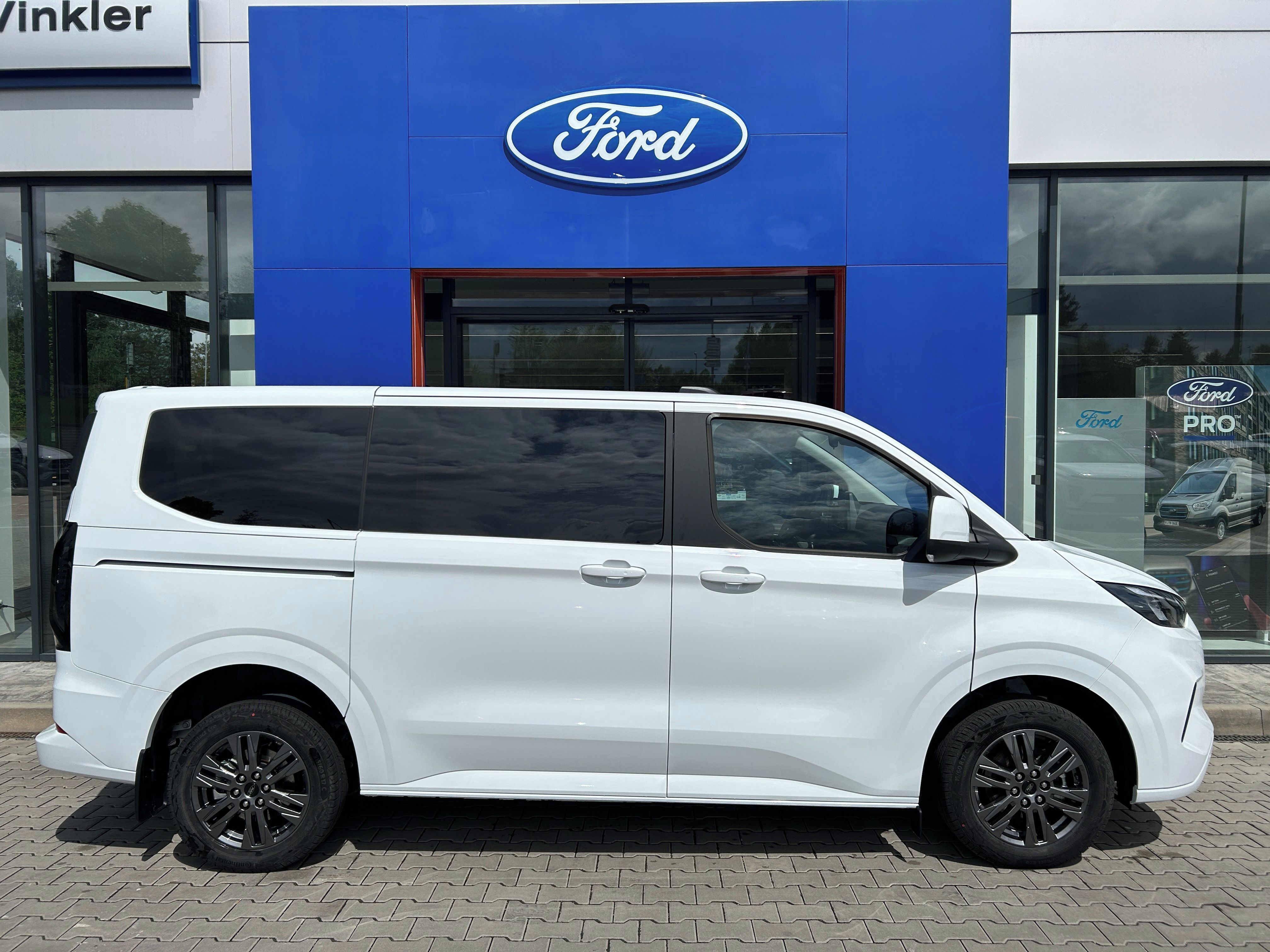 Ford Tourneo Custom, Titanium L1 2.0 EcoBlue 110kW - fotka 3