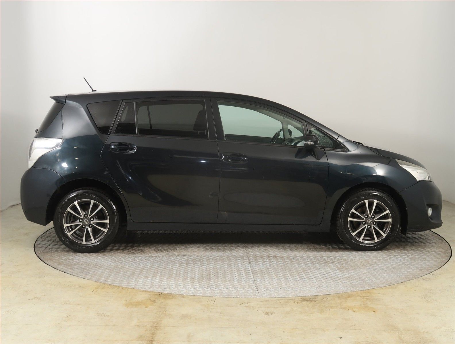 Toyota Verso, 2.0 D-4D, 7 míst - fotka 6