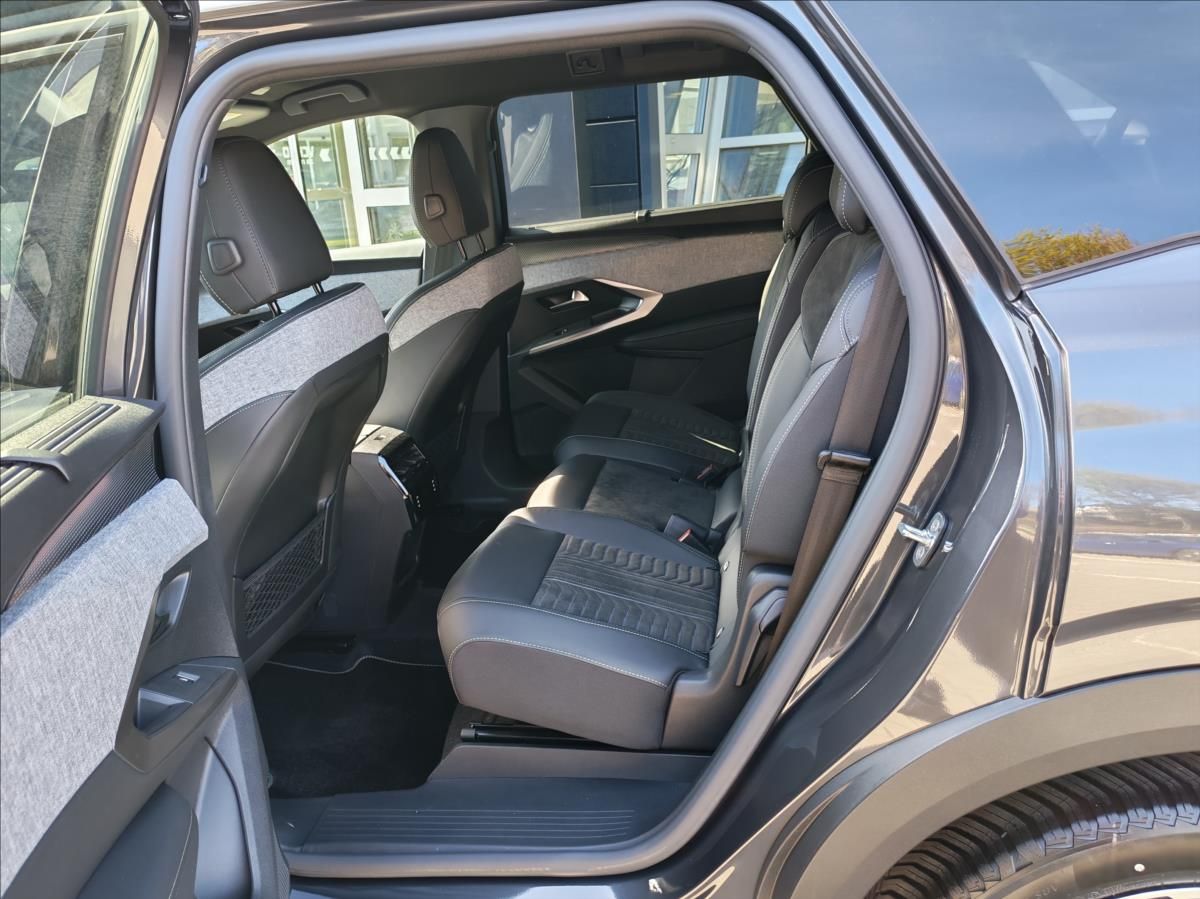 Peugeot 5008, 1,2 5008 GT Hybrid 145 e_DCS6 - fotka 5