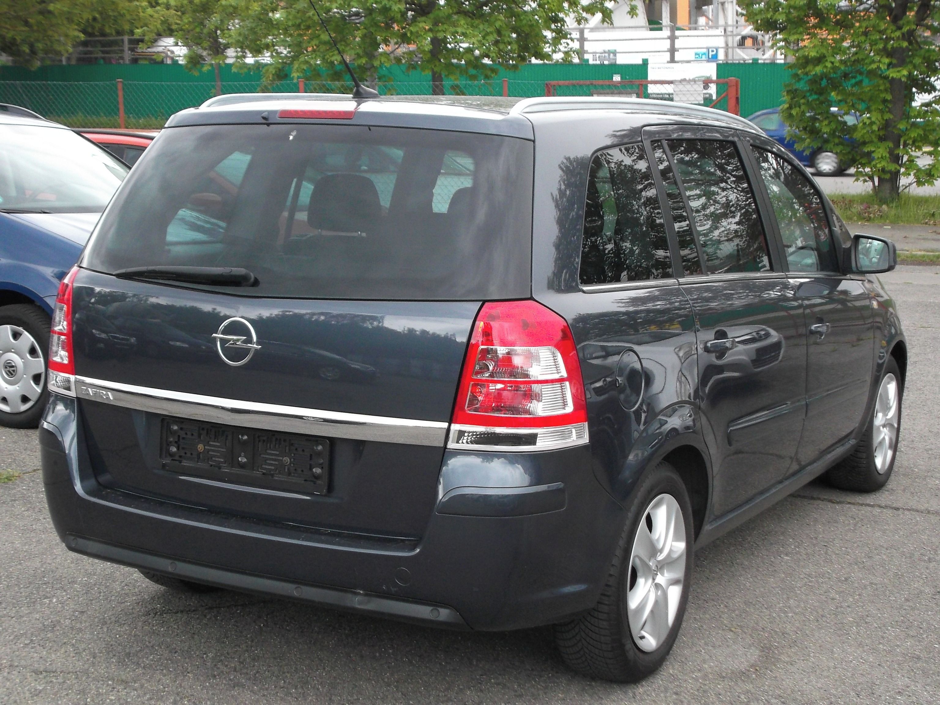 Opel Zafira, 1,8 16V parksenzory,poSTK - fotka 3