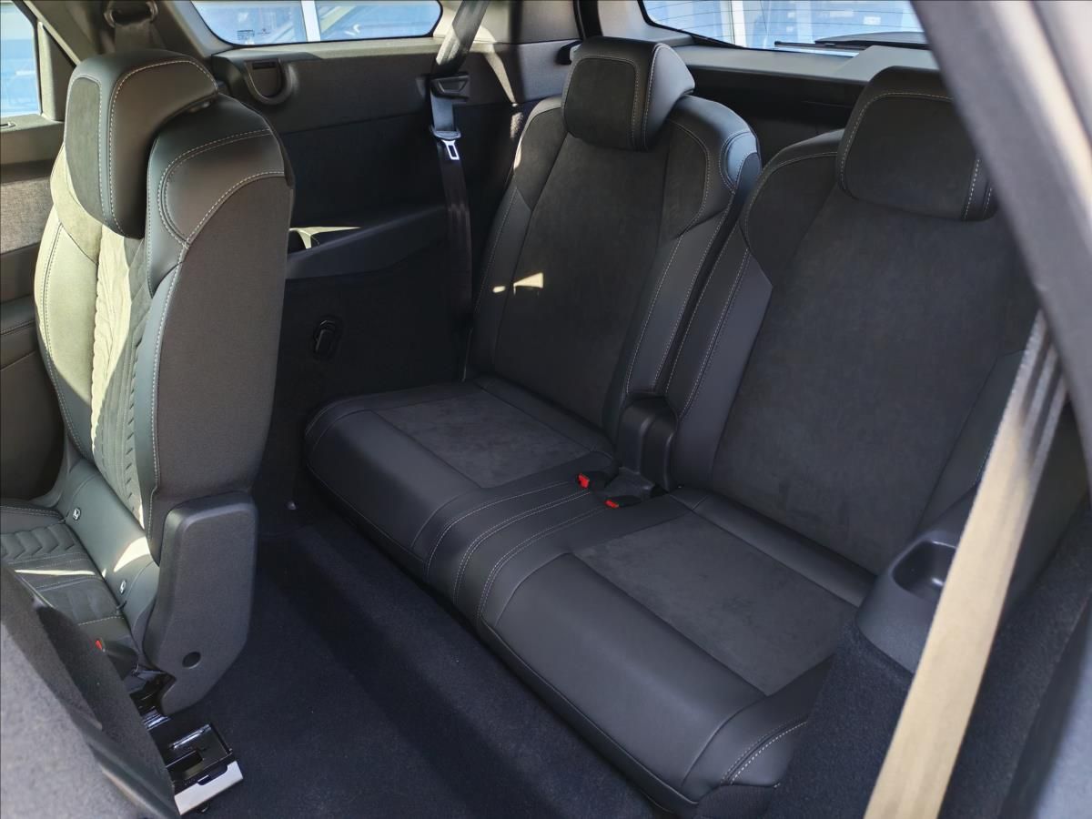 Peugeot 5008, 1,2 5008 GT Hybrid 145 e_DCS6 - fotka 6