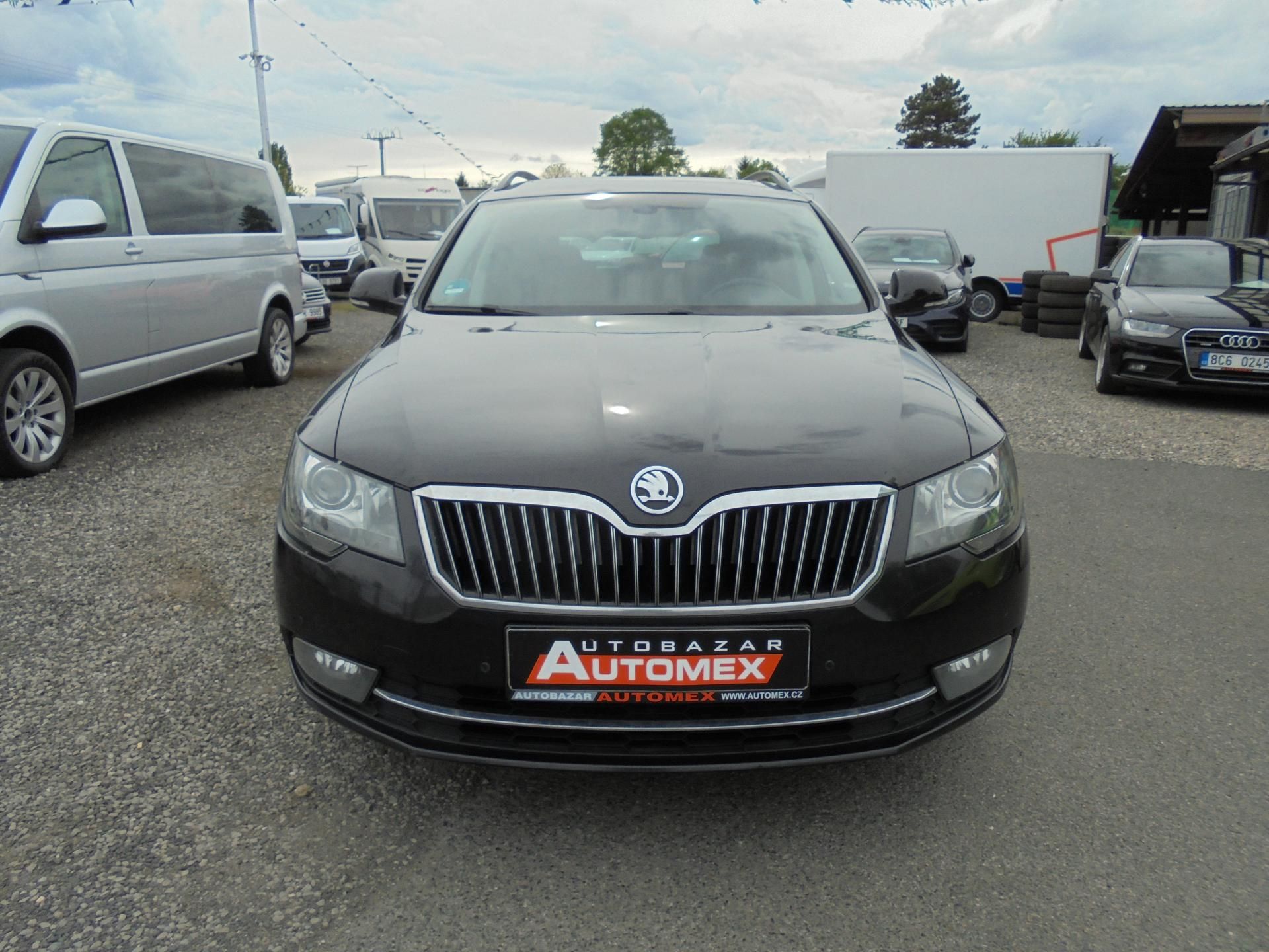 Škoda Superb, 2.0 TDI-DSG-NAVIGACE-PANORAMA - fotka 2