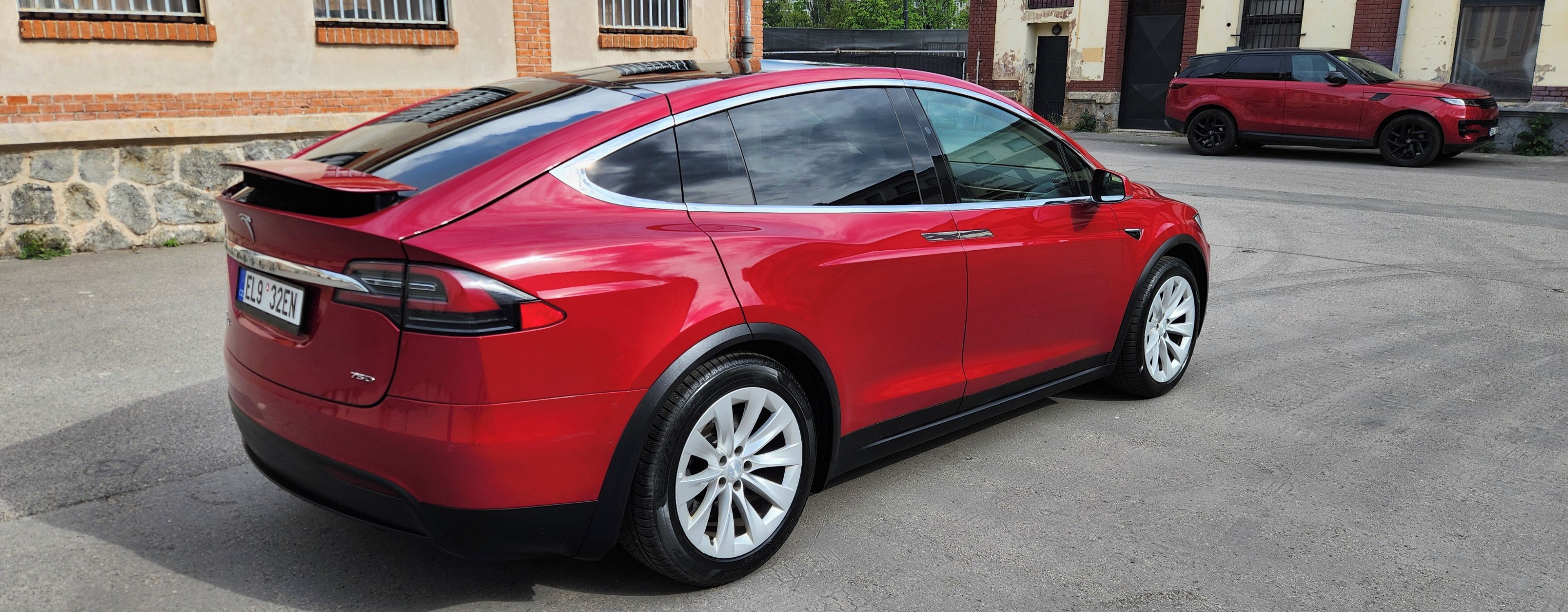 Tesla Model X, RED-4X4-KOLA 20-SVĚTLÝ INT. - fotka 4