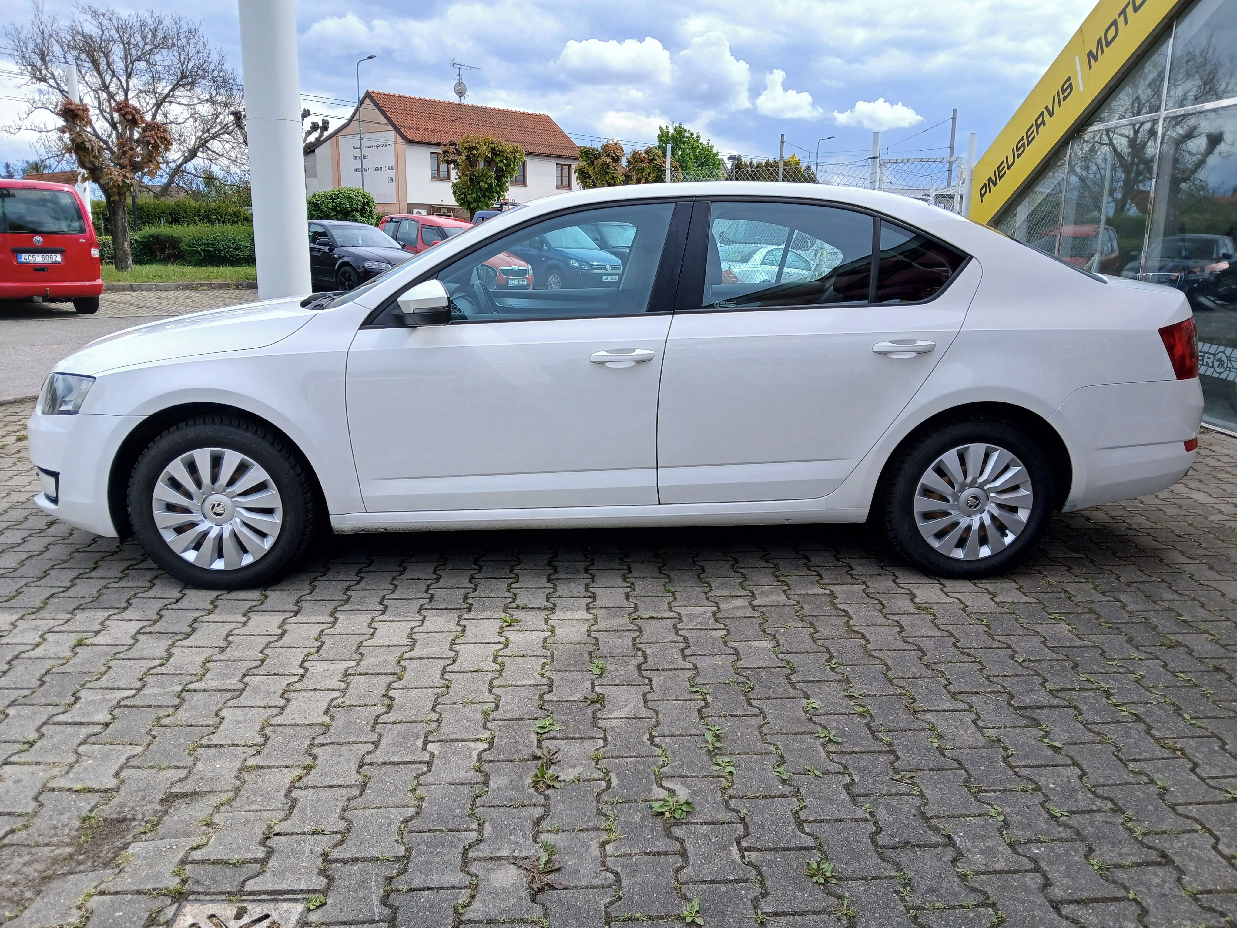 Škoda Octavia, 1.6TDI, 77kW, CZ, servis - fotka 2
