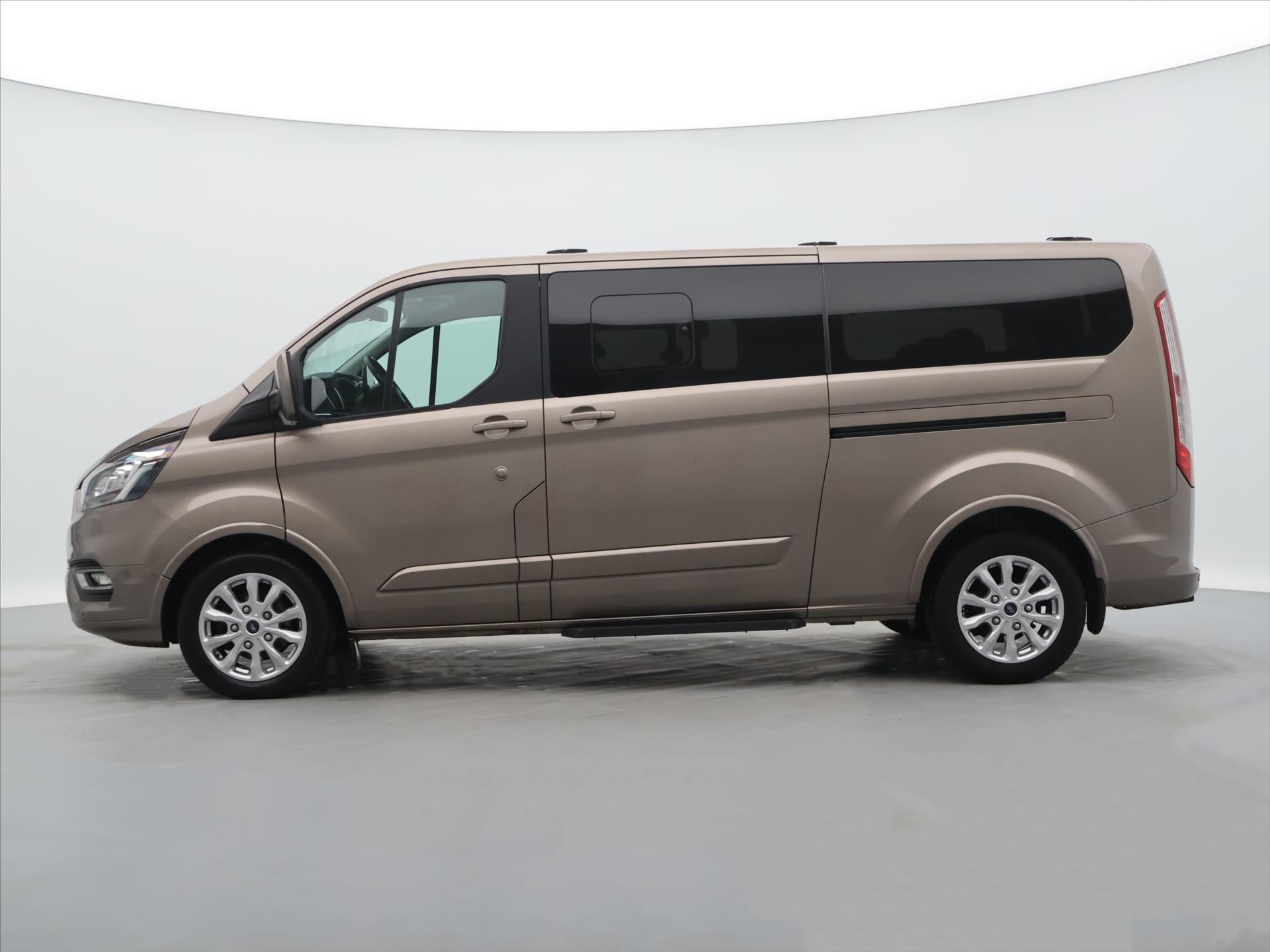 Ford Tourneo Custom, 2,0 TDCi Titanium L2 CZ DPH - fotka 4