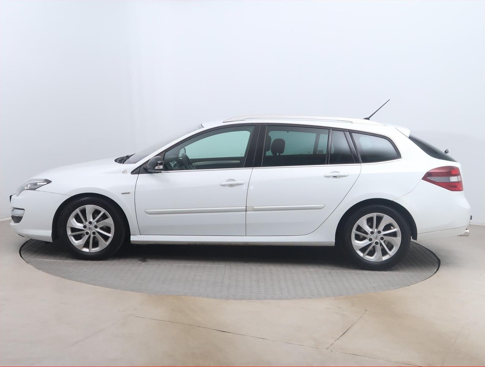 Renault Laguna, 2.0 dCi, Navi, Kožené sedačky - fotka 3