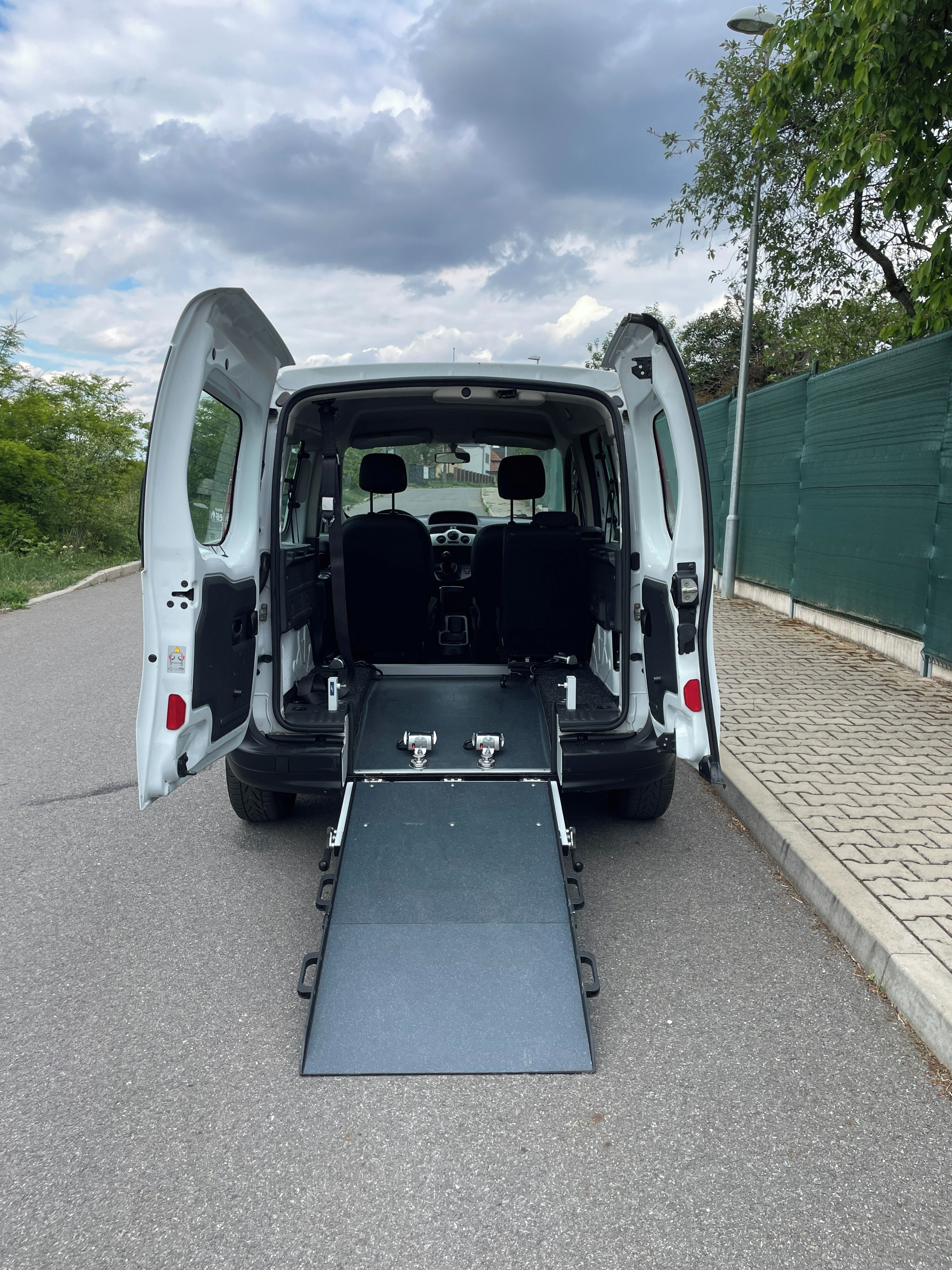 Renault Kangoo, pro převoz vozíčkáře - fotka 4