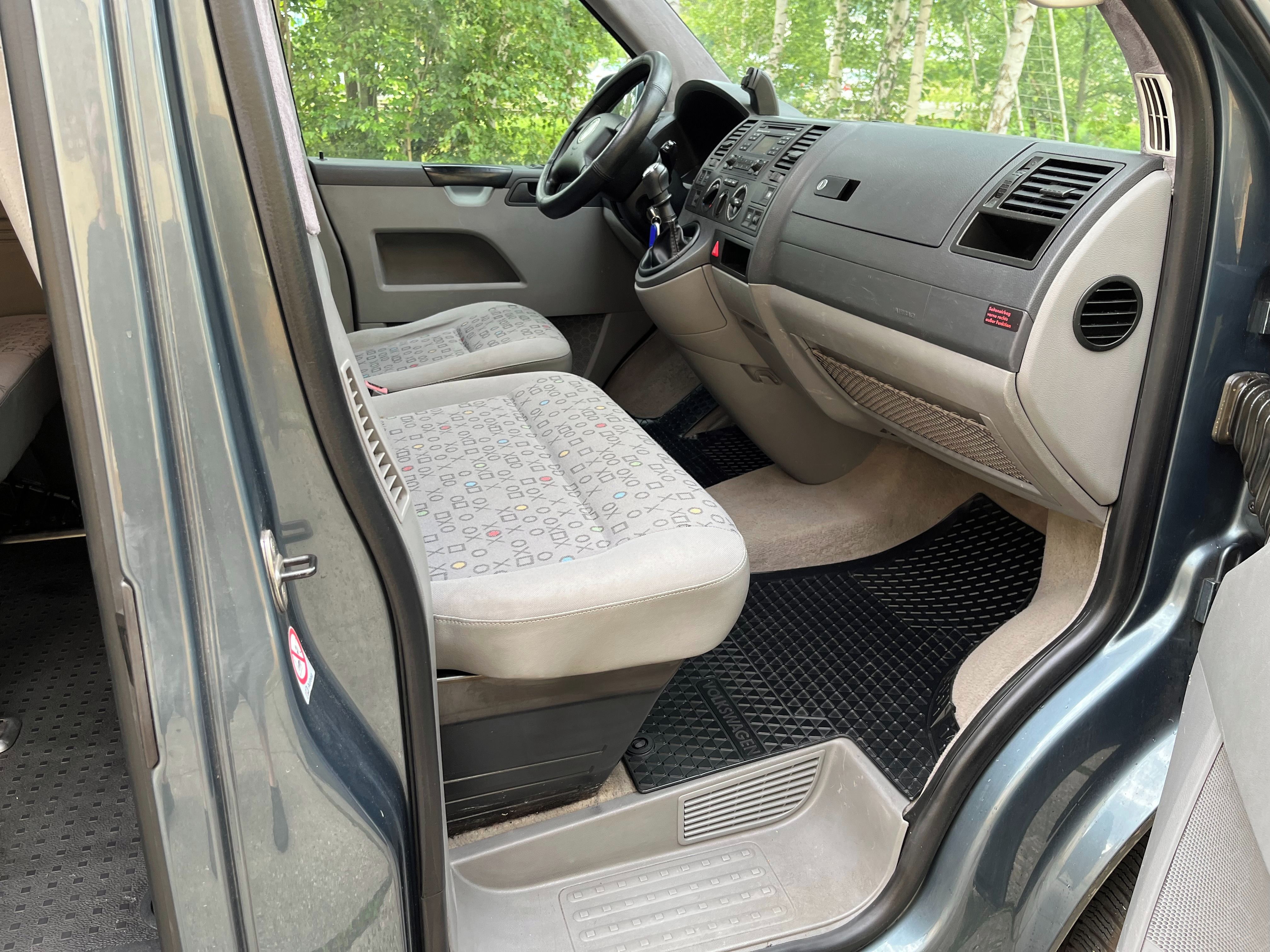 Volkswagen Transporter, Transporter T5 ShuttelMultivan - fotka 2