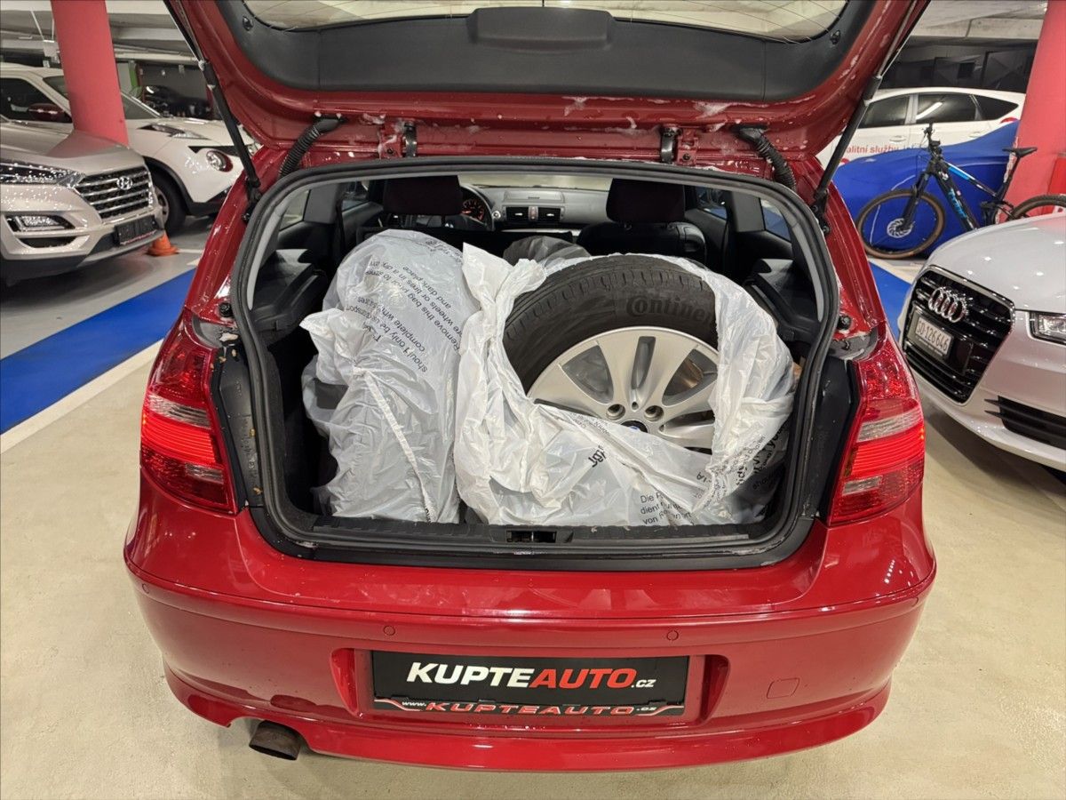 BMW Řada 1, 2,0 118i  SPORT - fotka 4