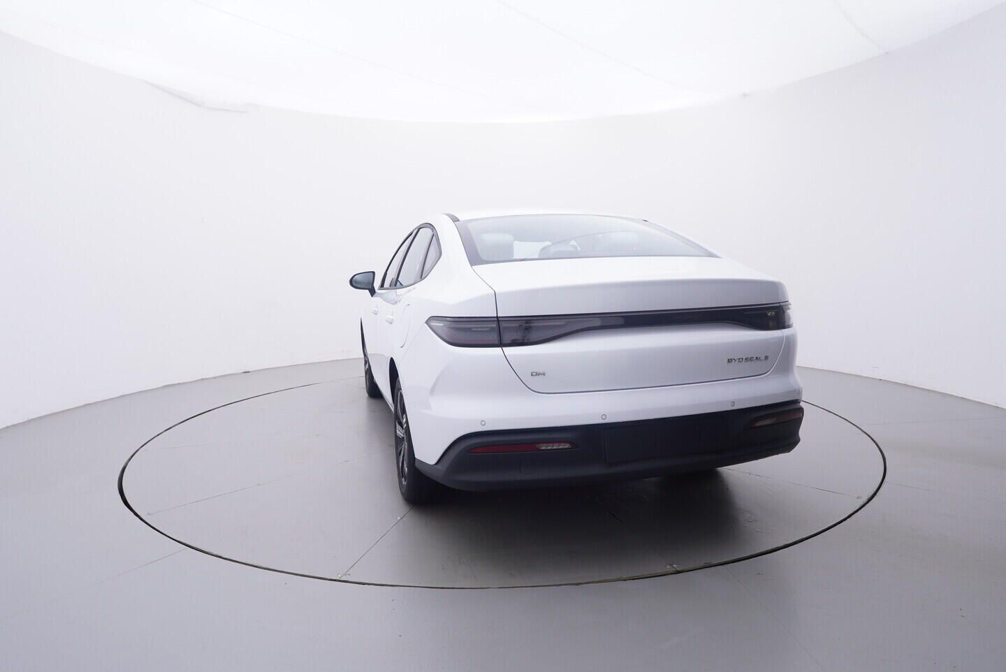 BYD Seal 5 DM-i, Design plug-in hybrid 16 kW - fotka 4