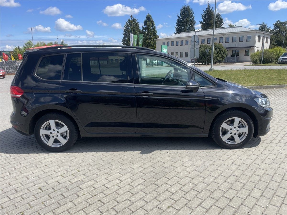 Volkswagen Touran, 2,0 TDi 110kw Highline Panoram - fotka 5