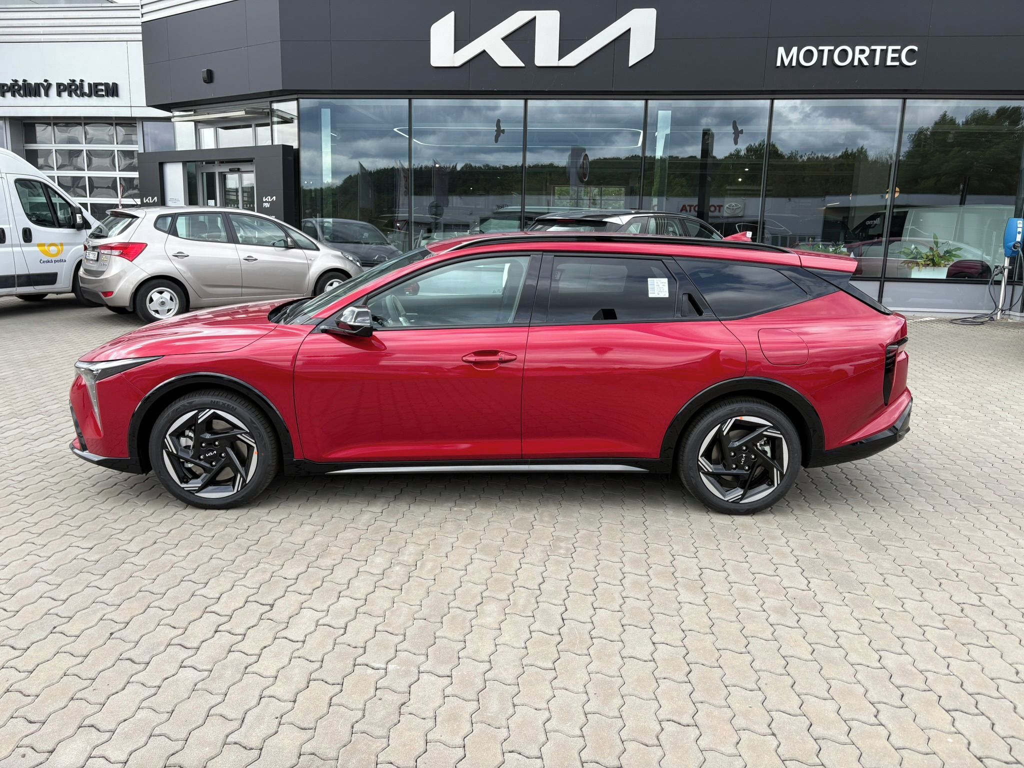 Kia K4, SW 1,6 T-GDi GPF 7DCT GT-LINE - fotka 4