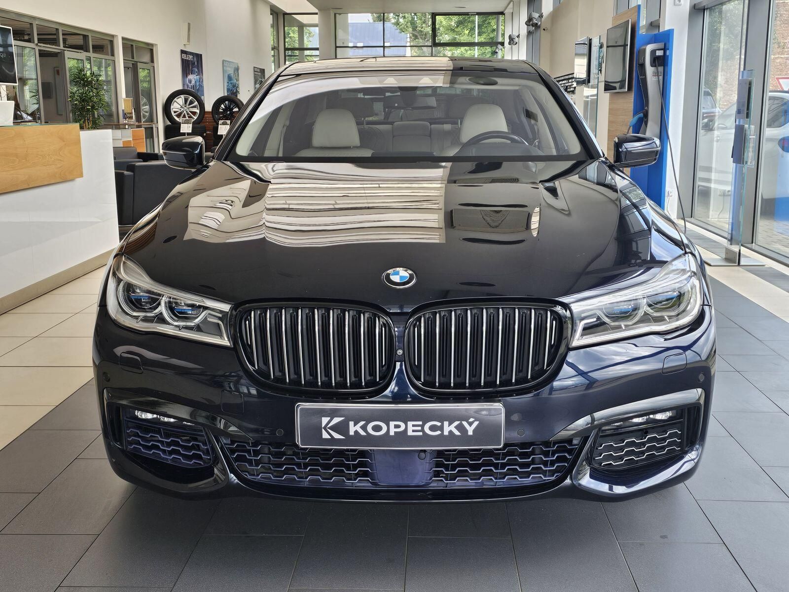 BMW Řada 7, 750d xDrive - fotka 2