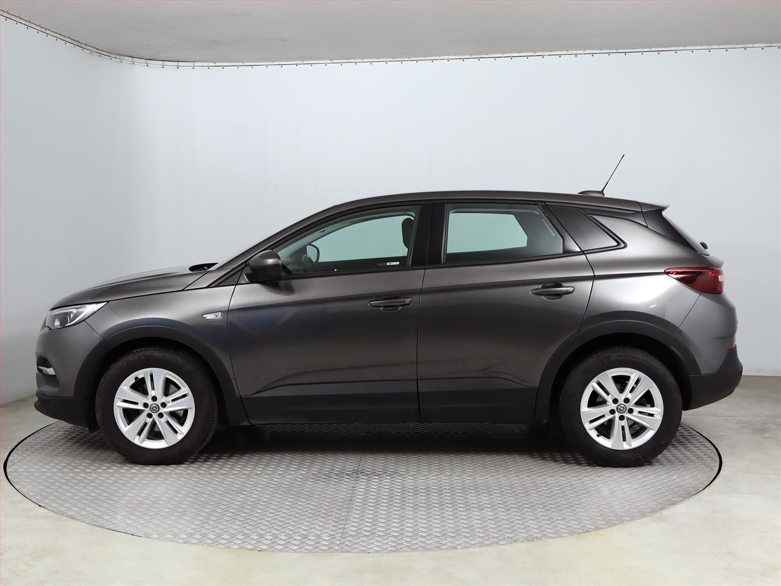 Opel Grandland X, 1.2 Turbo, ČR,1.maj - fotka 3
