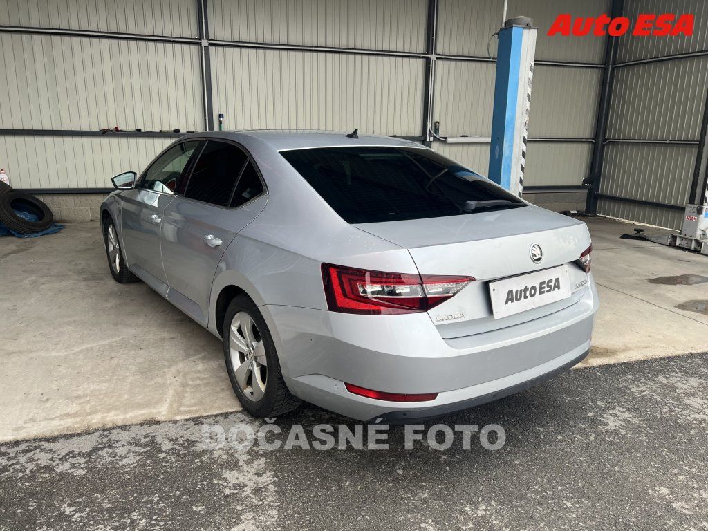 Škoda Superb, 2.0 TDi - fotka 2