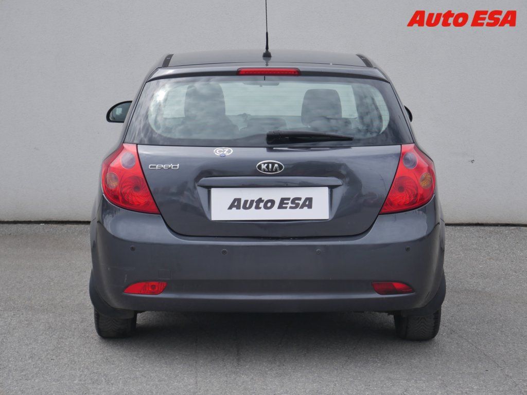 Kia Cee´d, 1.4 CVVT - fotka 5