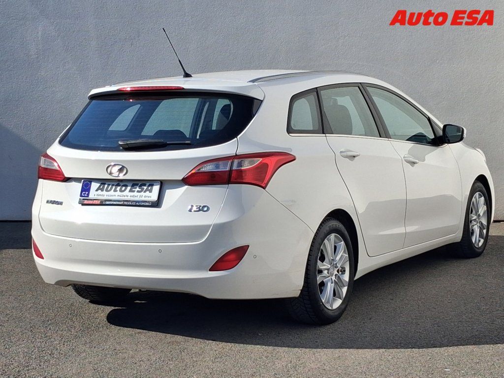 Hyundai i30, 1.6 GDi,AC,tempo - fotka 4