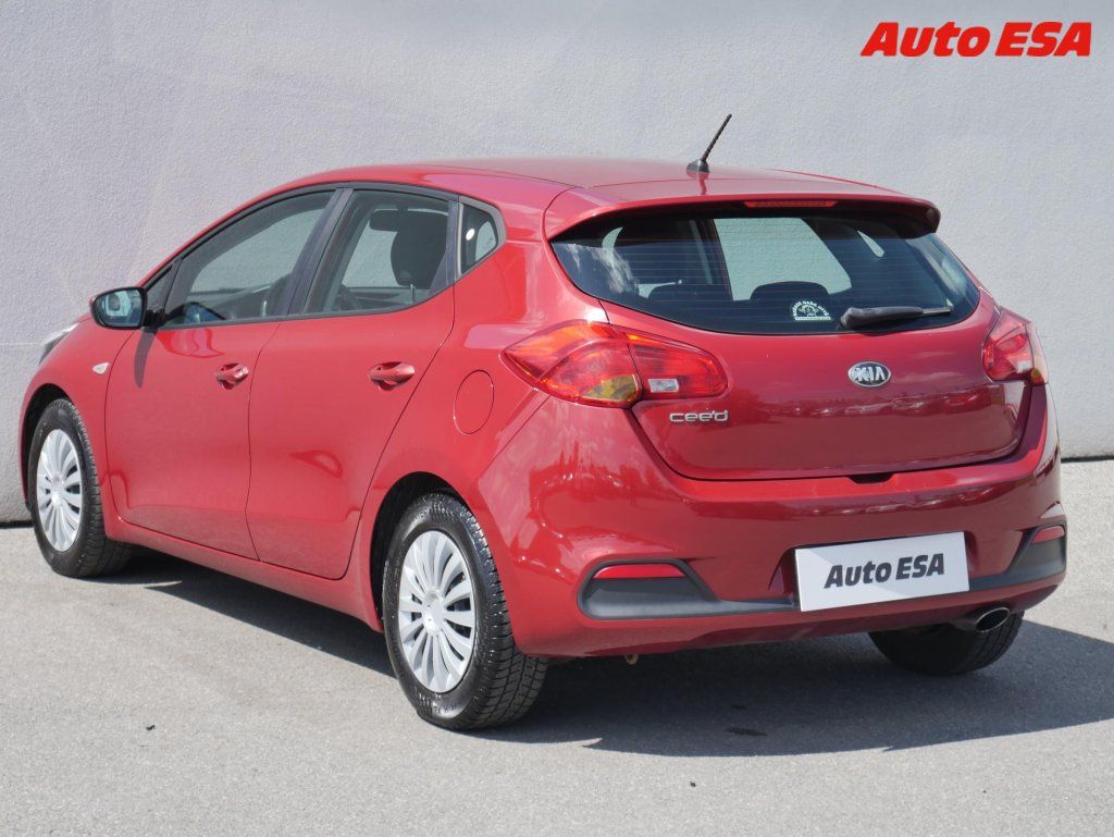 Kia Cee´d, 1.4i,1.maj,ČR,AC - fotka 6