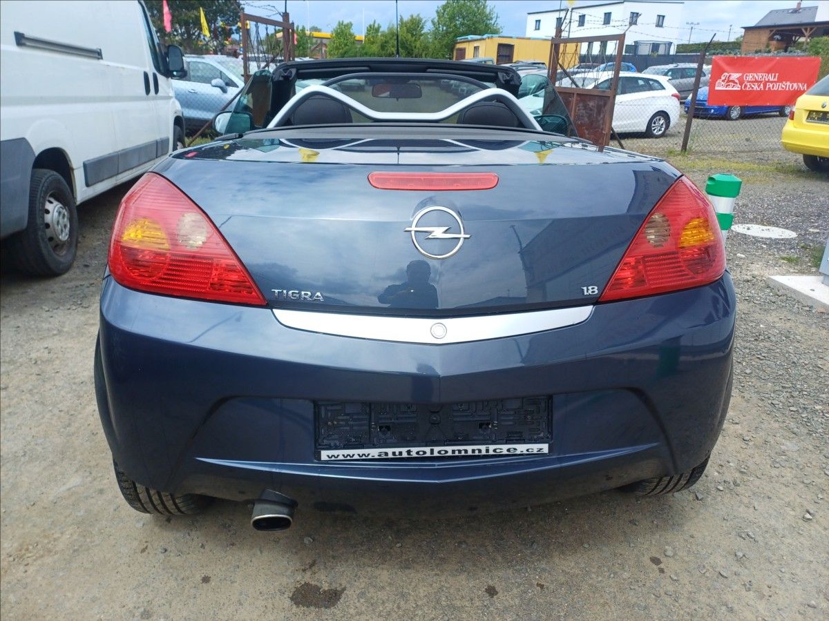 Opel Tigra, 1,8 92 kW Roadster - fotka 5