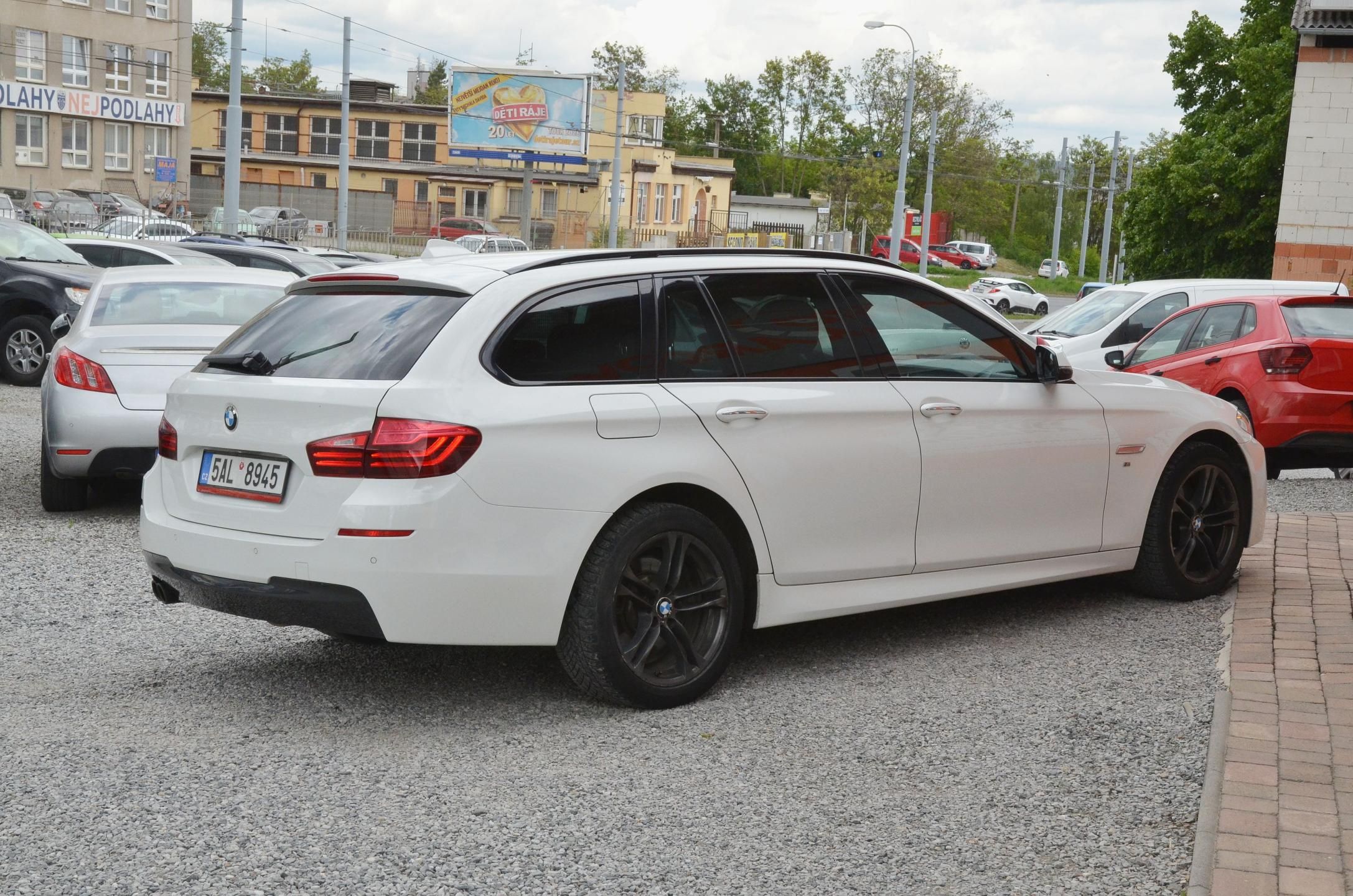 BMW Řada 5, 520d xDrive AT / ČR / M-PAKET - fotka 6