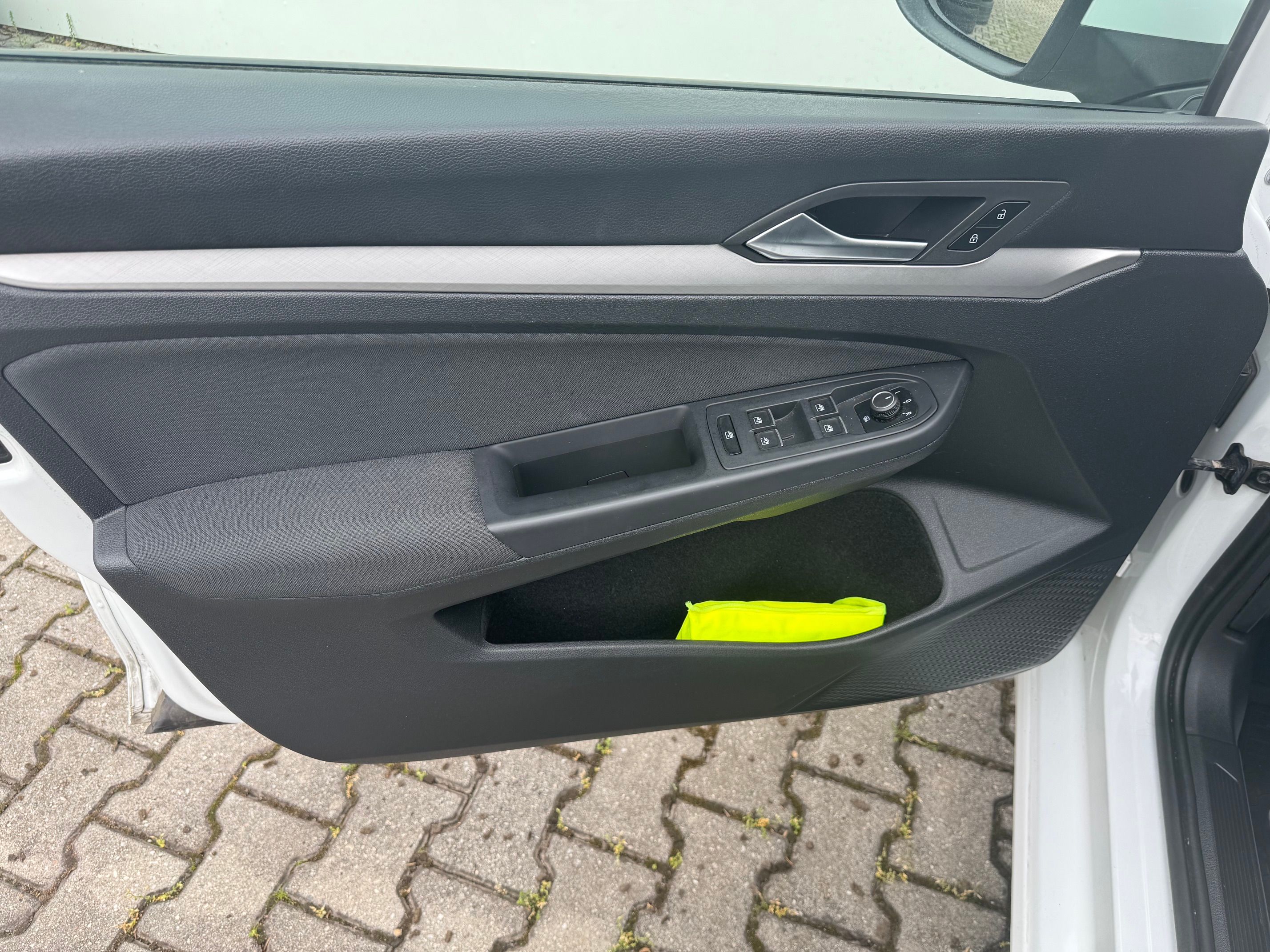 Volkswagen Golf, 1,0TSi81kw krásný stav 27500km - fotka 4